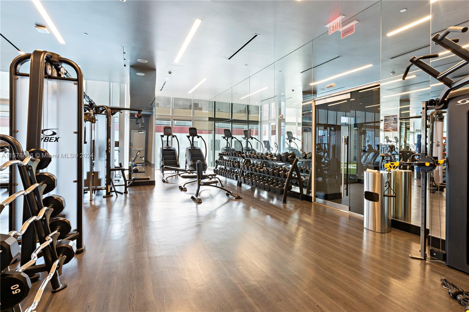 PARAMOUNT MIAMI WORLDCENT - Residential Lease