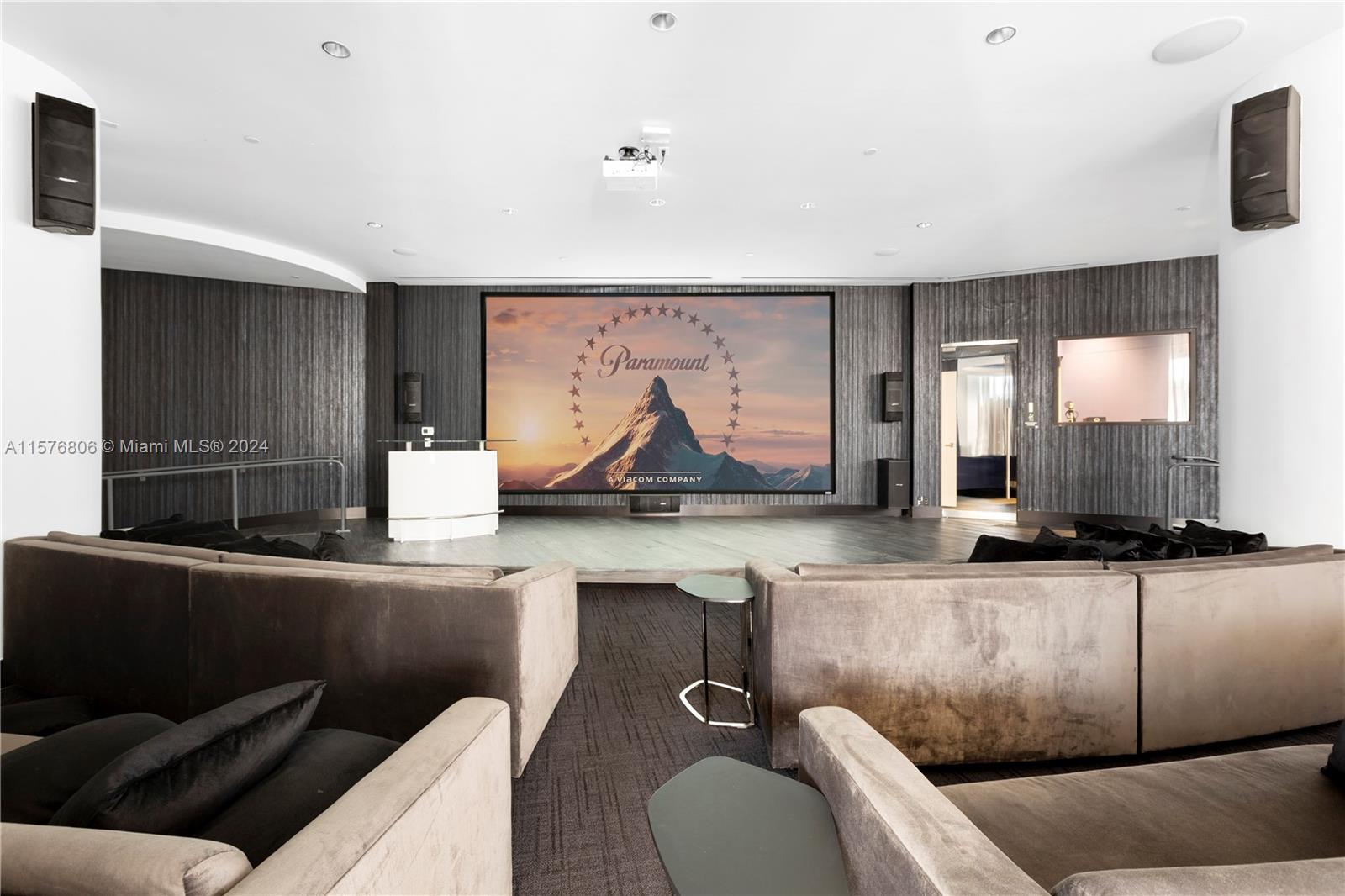 PARAMOUNT MIAMI WORLDCENT - Residential Lease