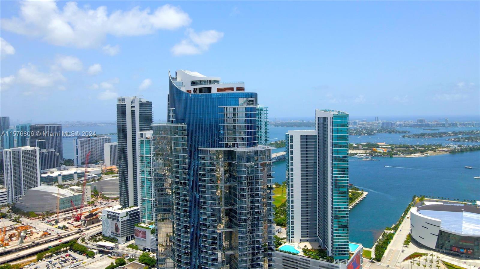 PARAMOUNT MIAMI WORLDCENT - Residential Lease