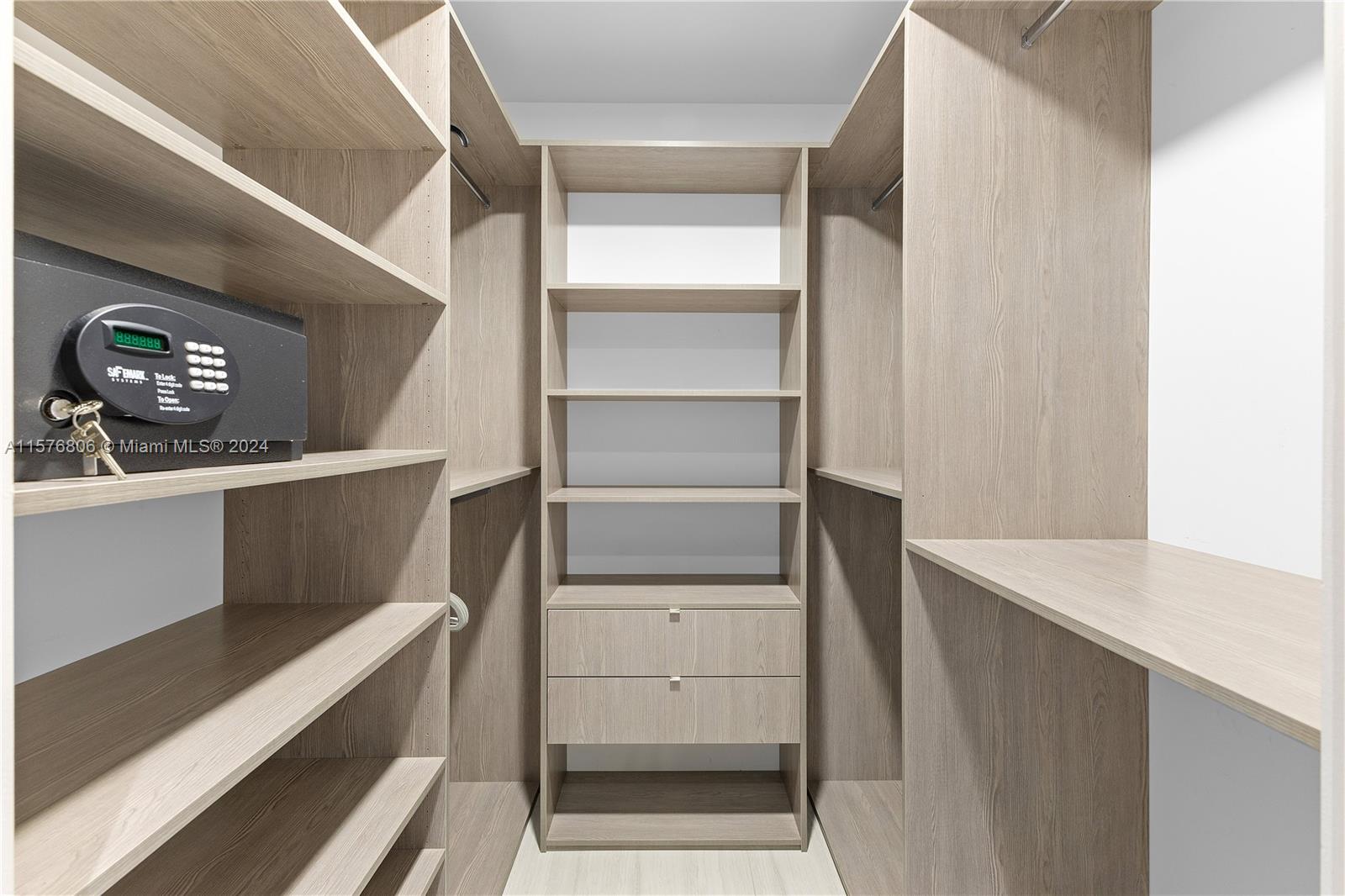 PARAMOUNT MIAMI WORLDCENT - Residential Lease