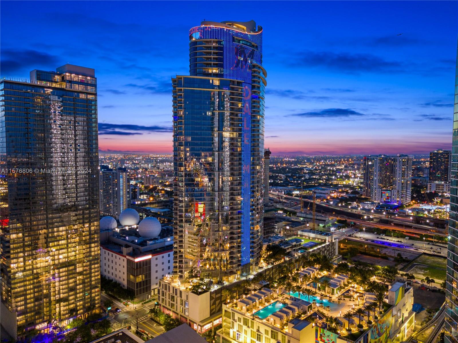 PARAMOUNT MIAMI WORLDCENT - Residential Lease