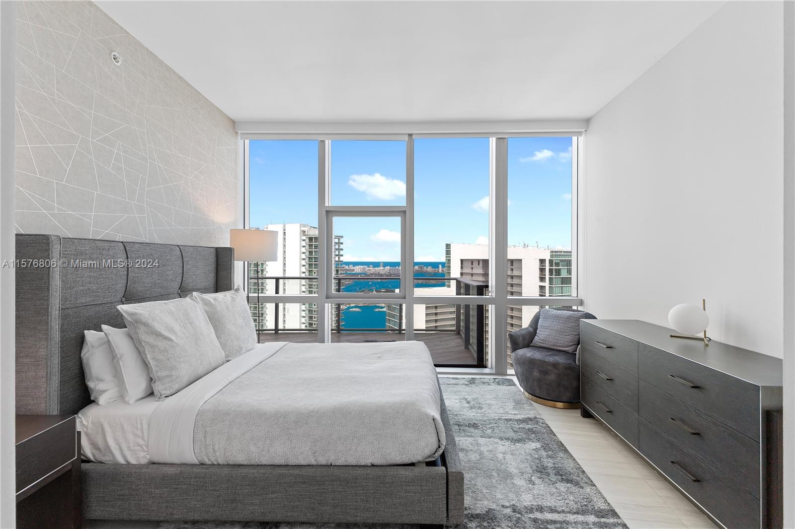 PARAMOUNT MIAMI WORLDCENT - Residential Lease