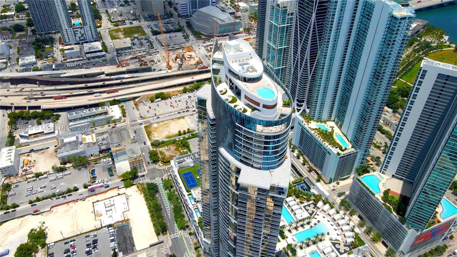 PARAMOUNT MIAMI WORLDCENT - Residential Lease