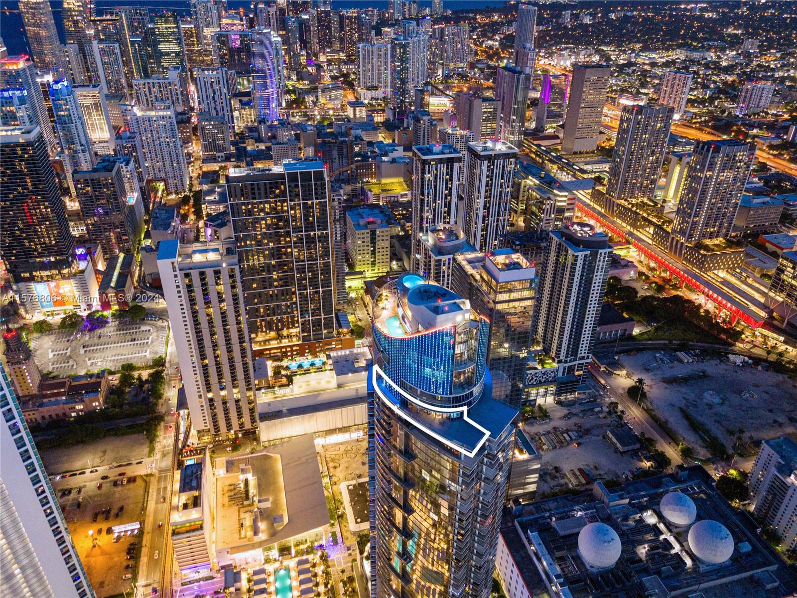 PARAMOUNT MIAMI WORLDCENT - Residential Lease