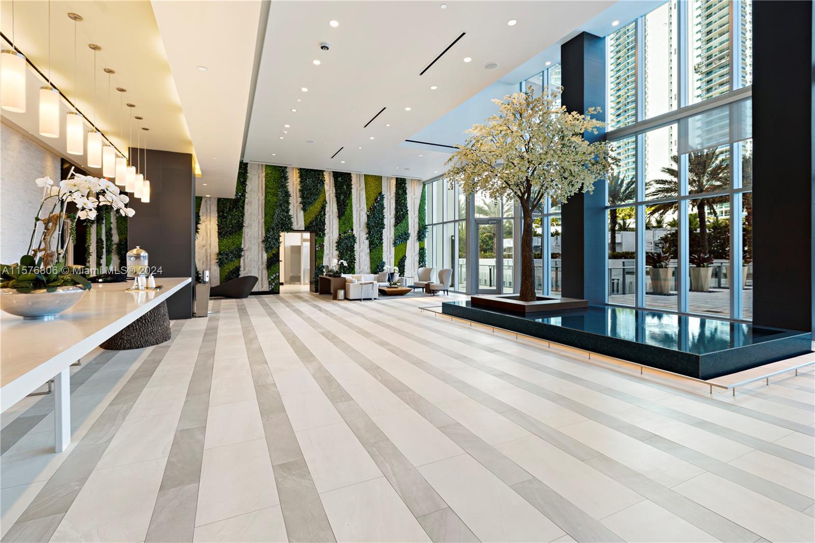 PARAMOUNT MIAMI WORLDCENT - Residential Lease