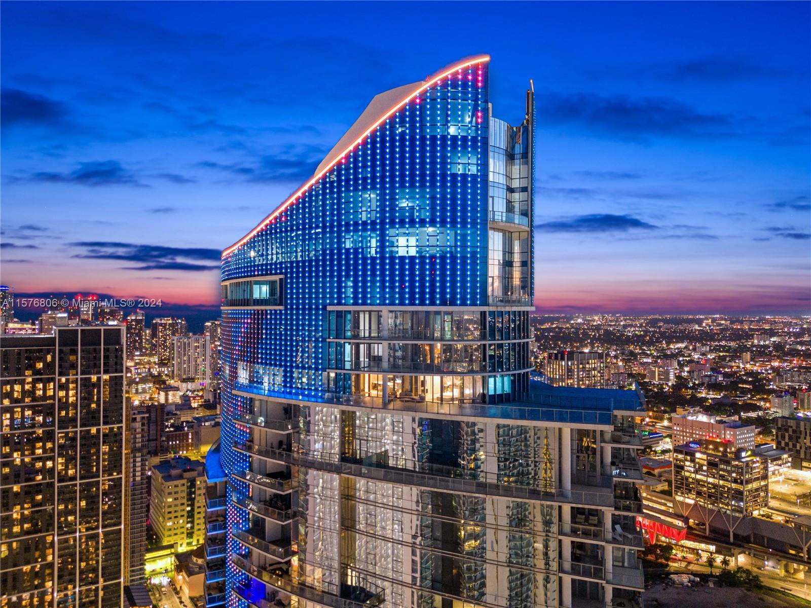 PARAMOUNT MIAMI WORLDCENT - Residential Lease