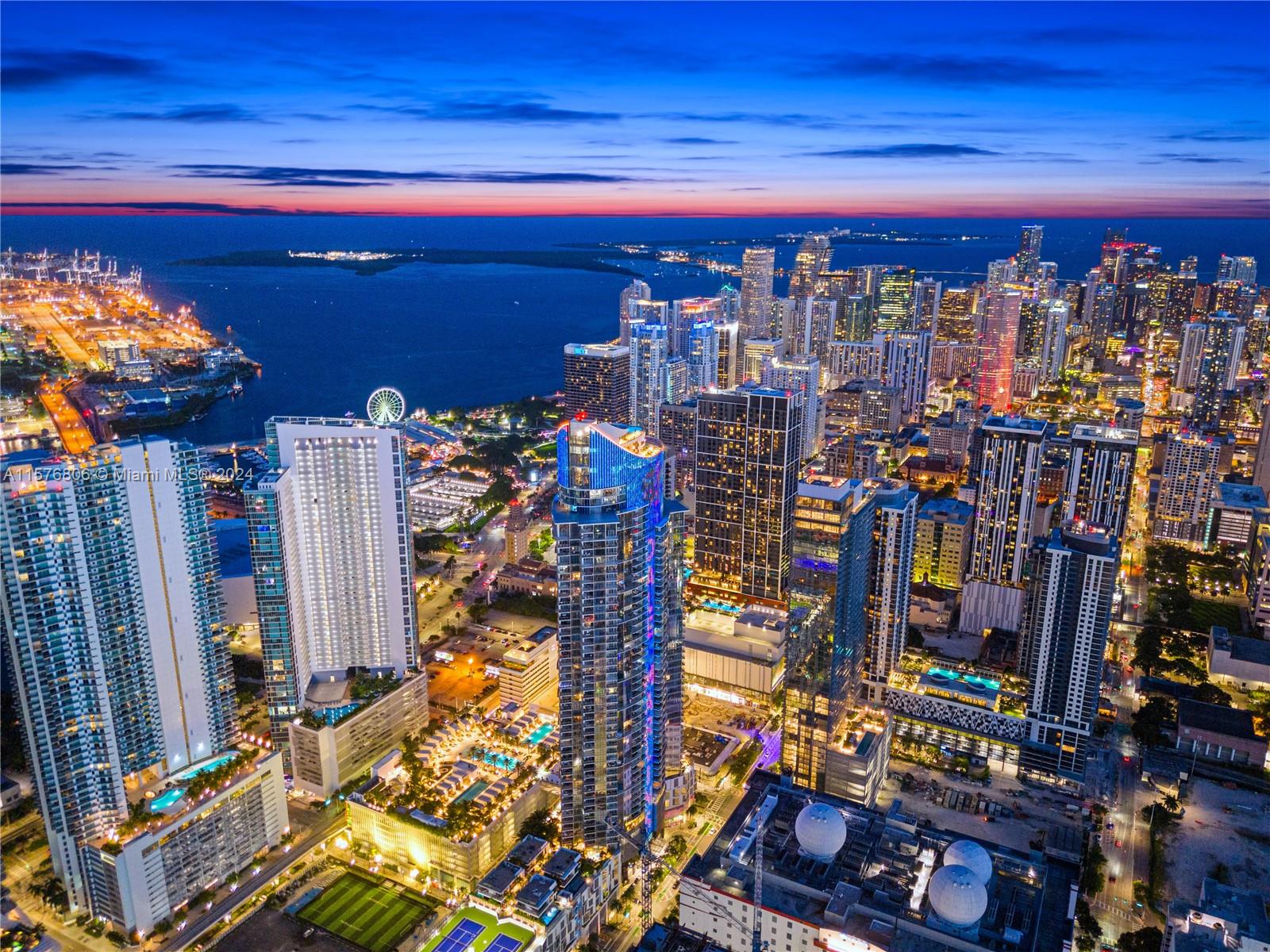PARAMOUNT MIAMI WORLDCENT - Residential Lease