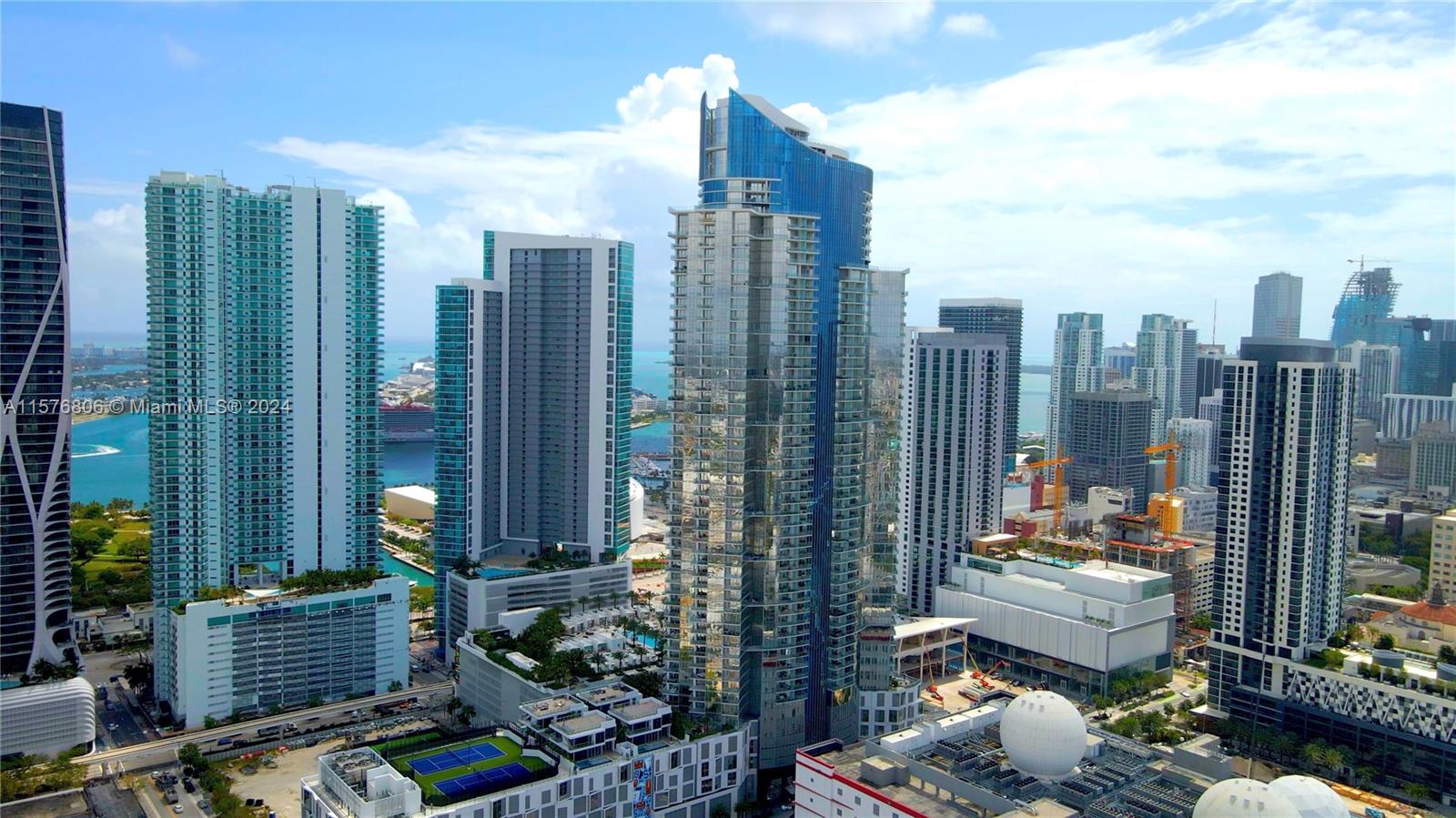 PARAMOUNT MIAMI WORLDCENT - Residential Lease