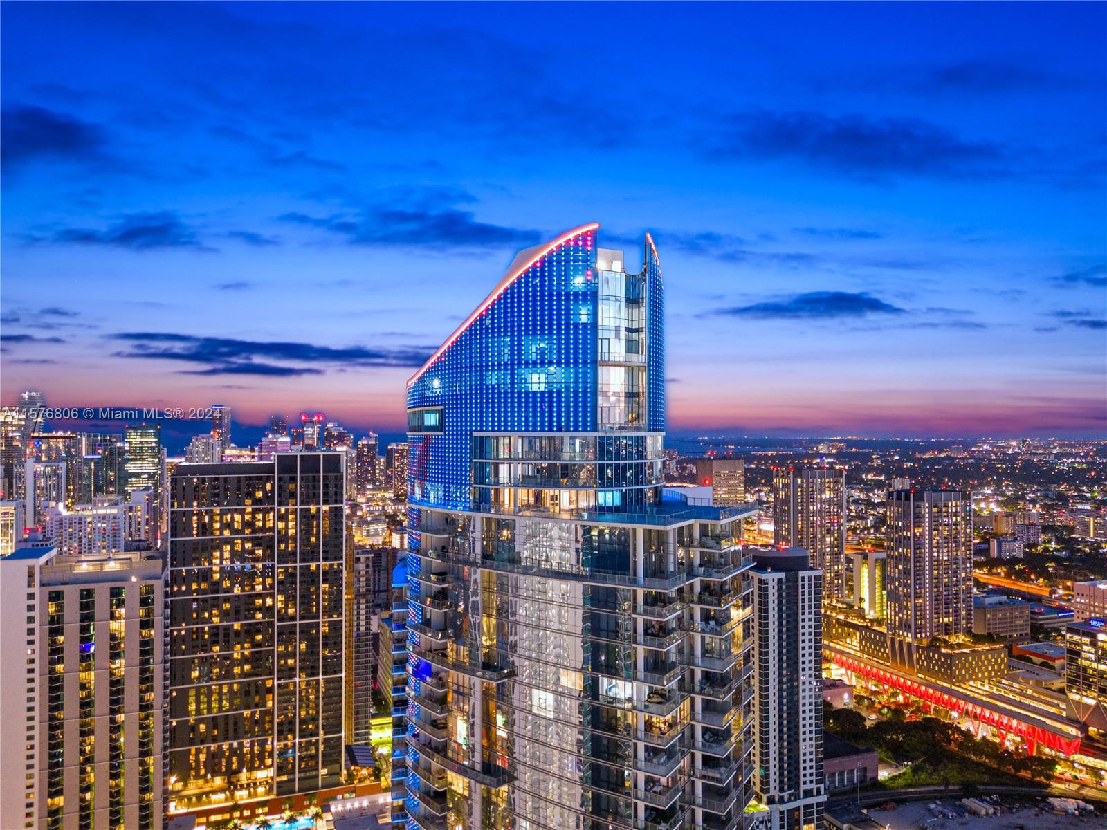 PARAMOUNT MIAMI WORLDCENT - Residential Lease