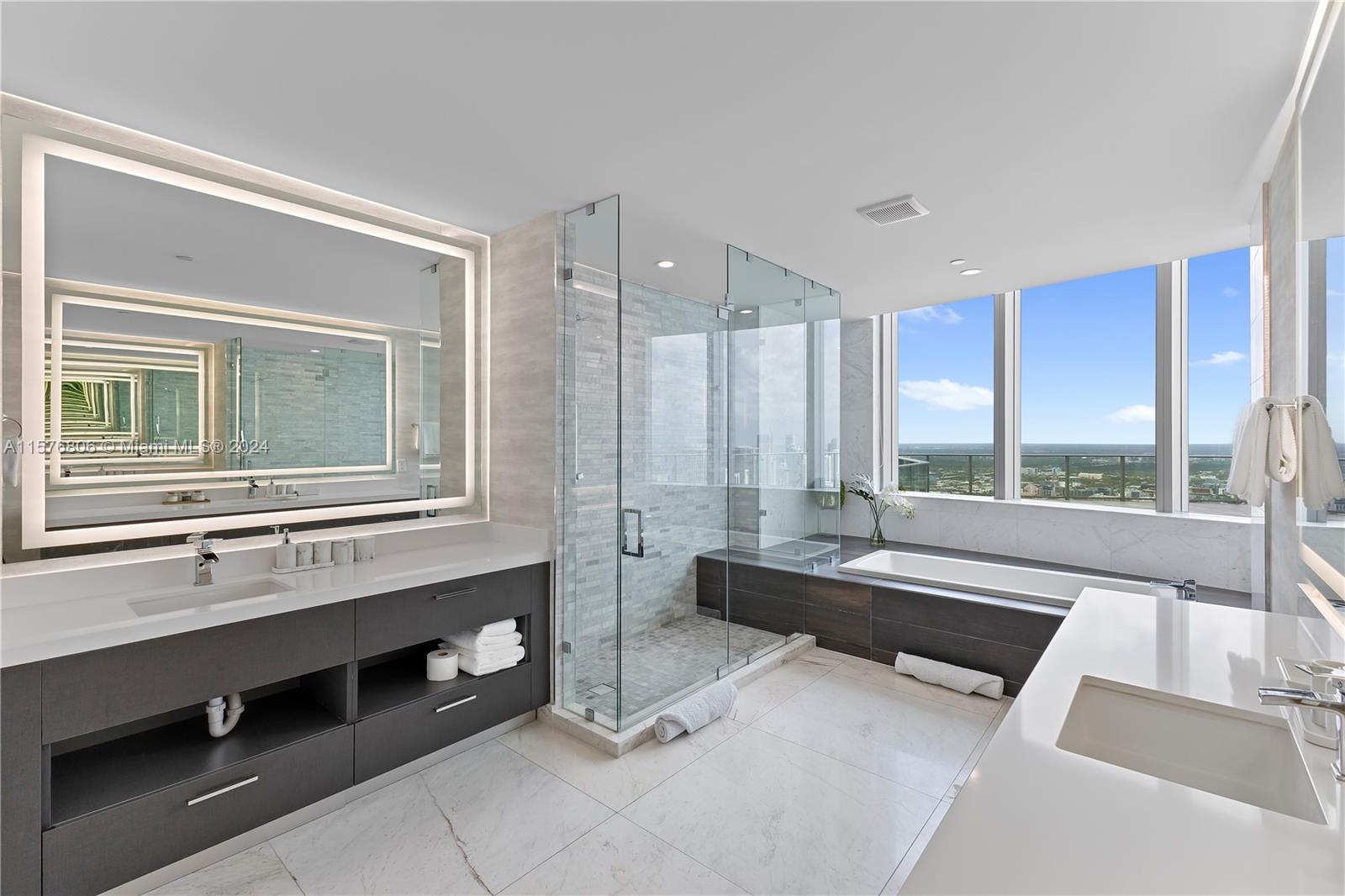 PARAMOUNT MIAMI WORLDCENT - Residential Lease