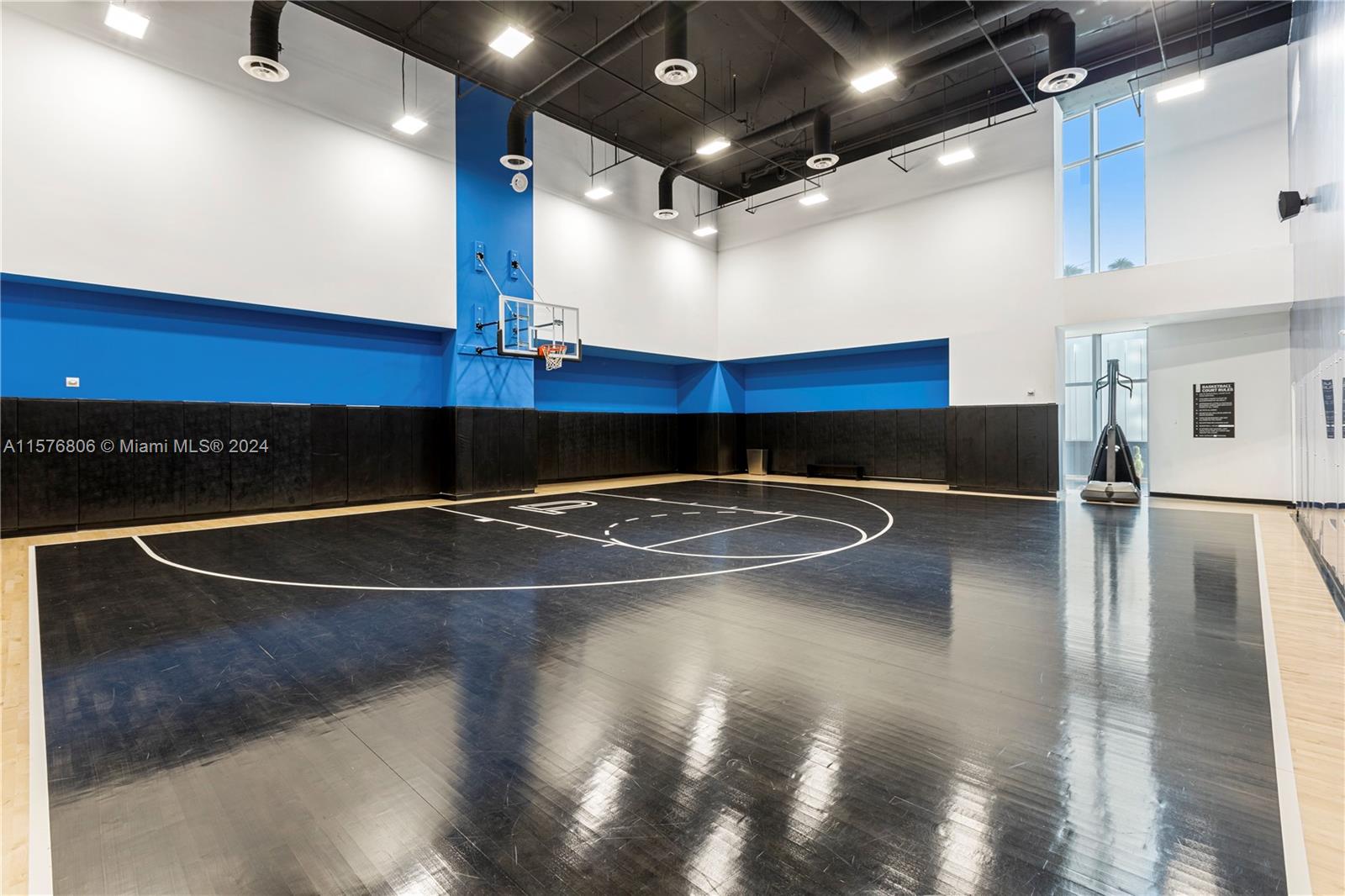 PARAMOUNT MIAMI WORLDCENT - Residential Lease