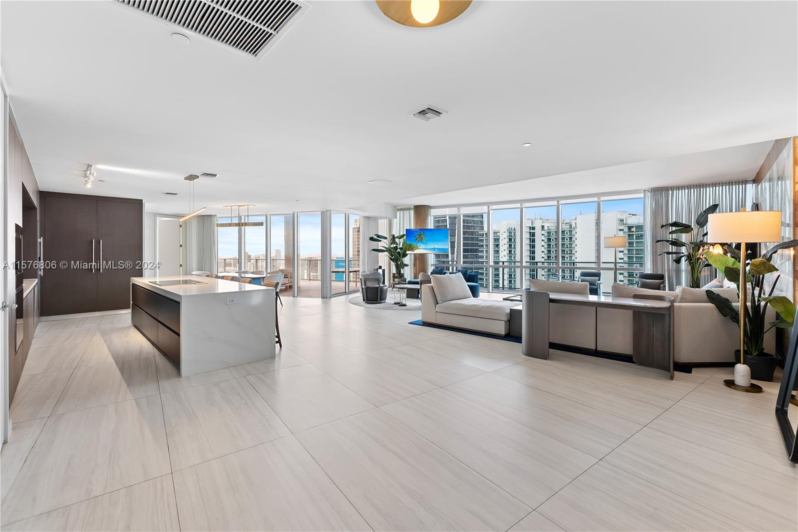 PARAMOUNT MIAMI WORLDCENT - Residential Lease