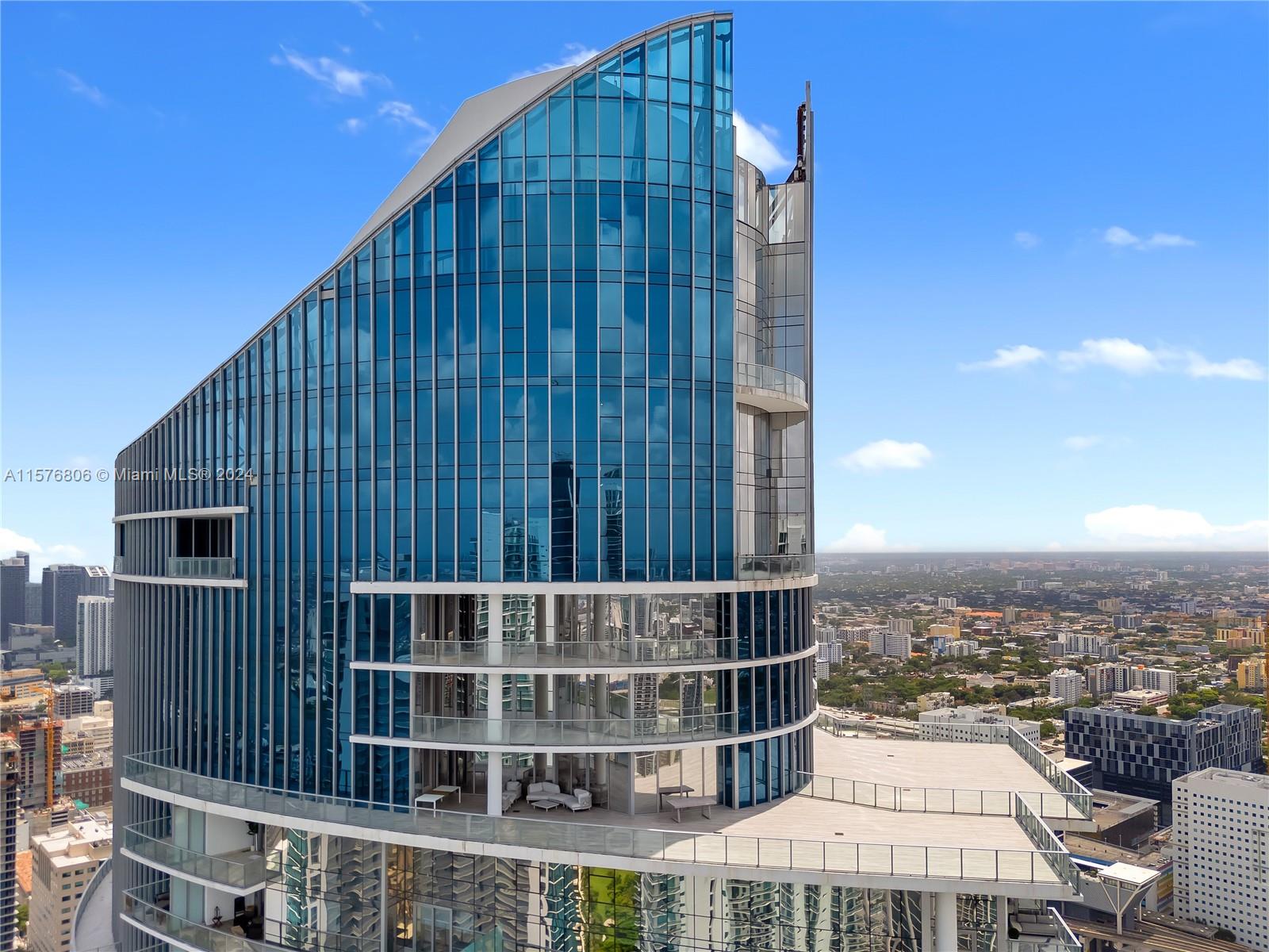 PARAMOUNT MIAMI WORLDCENT - Residential Lease