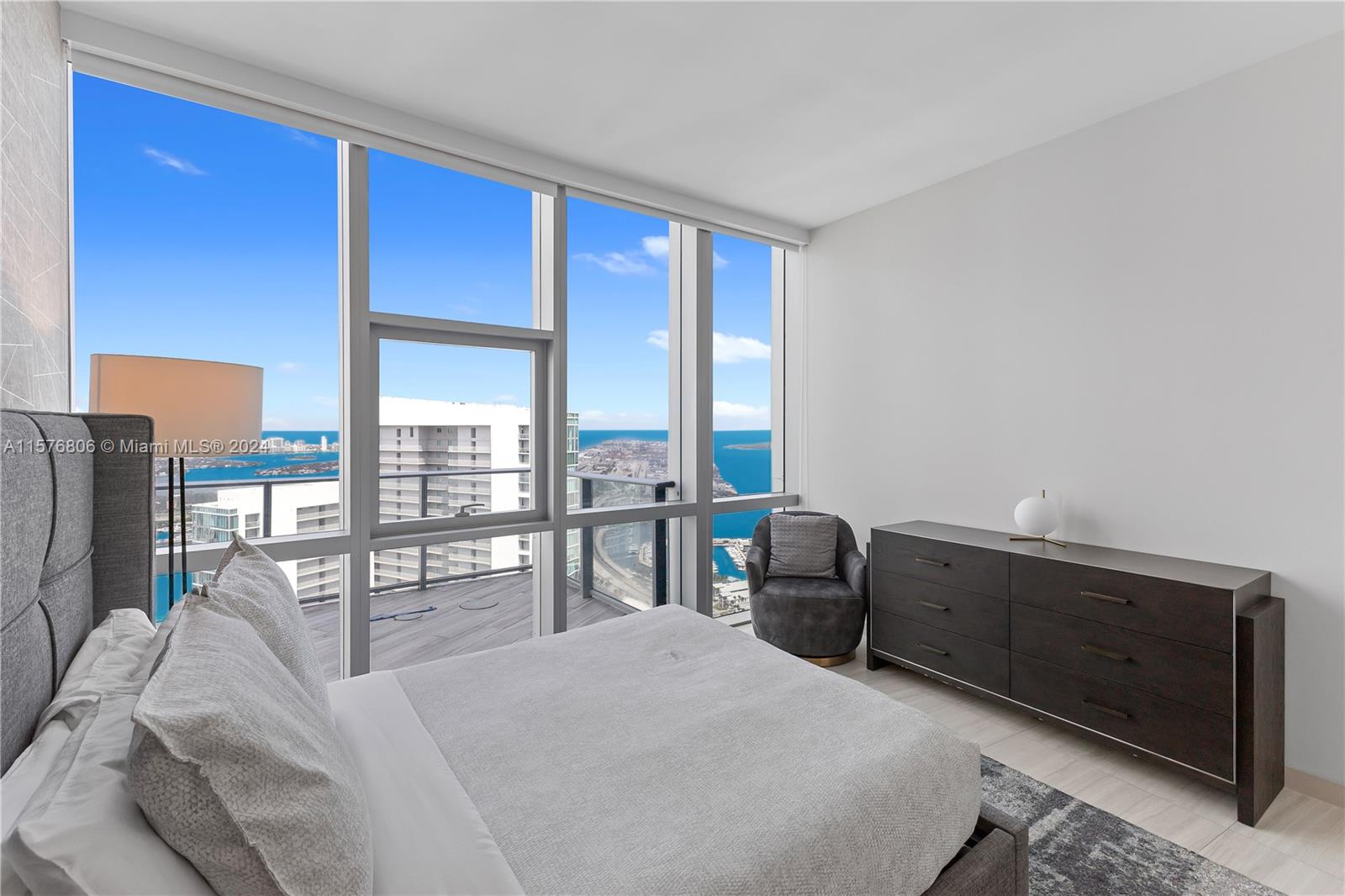 PARAMOUNT MIAMI WORLDCENT - Residential Lease