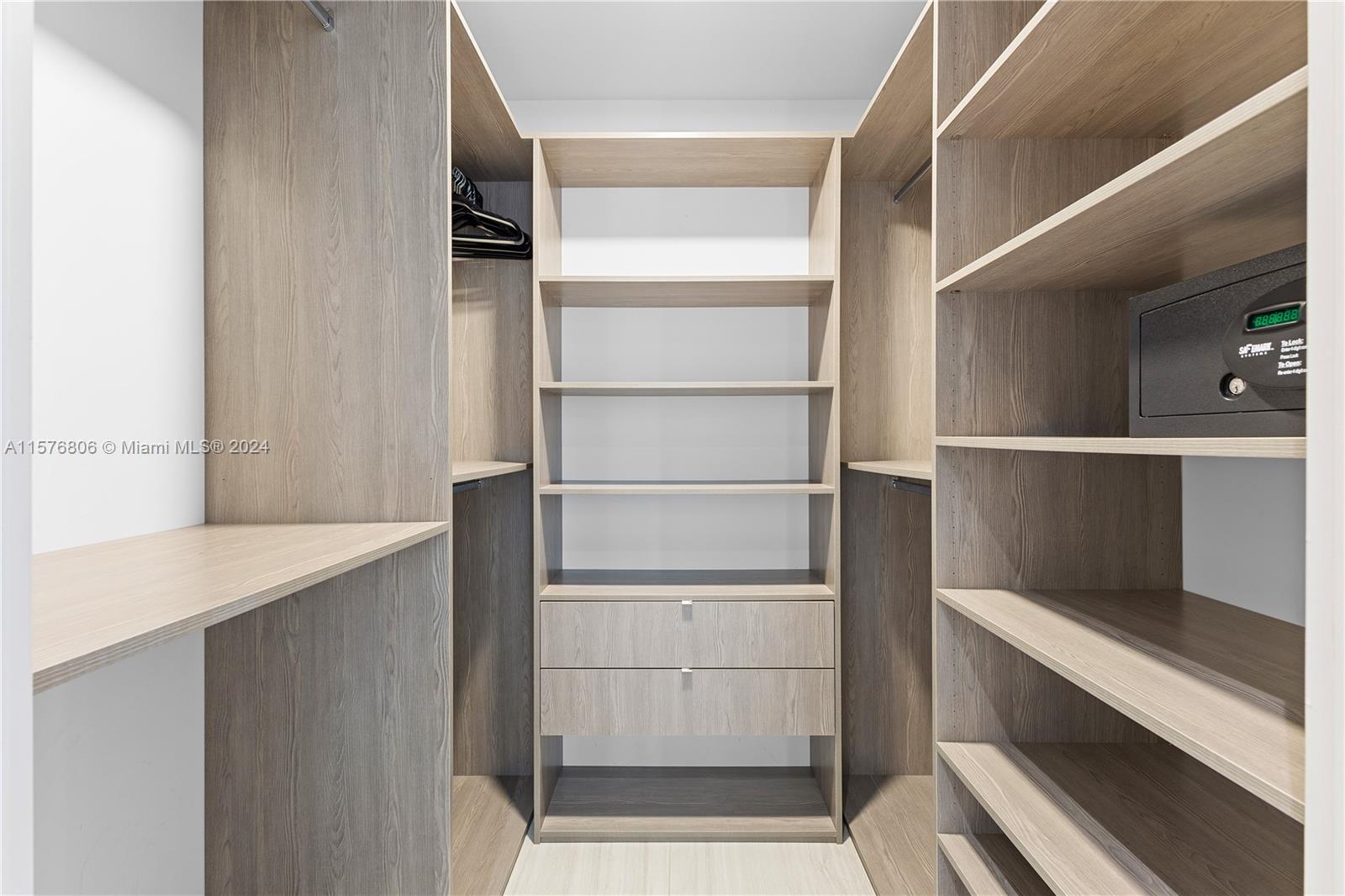 PARAMOUNT MIAMI WORLDCENT - Residential Lease