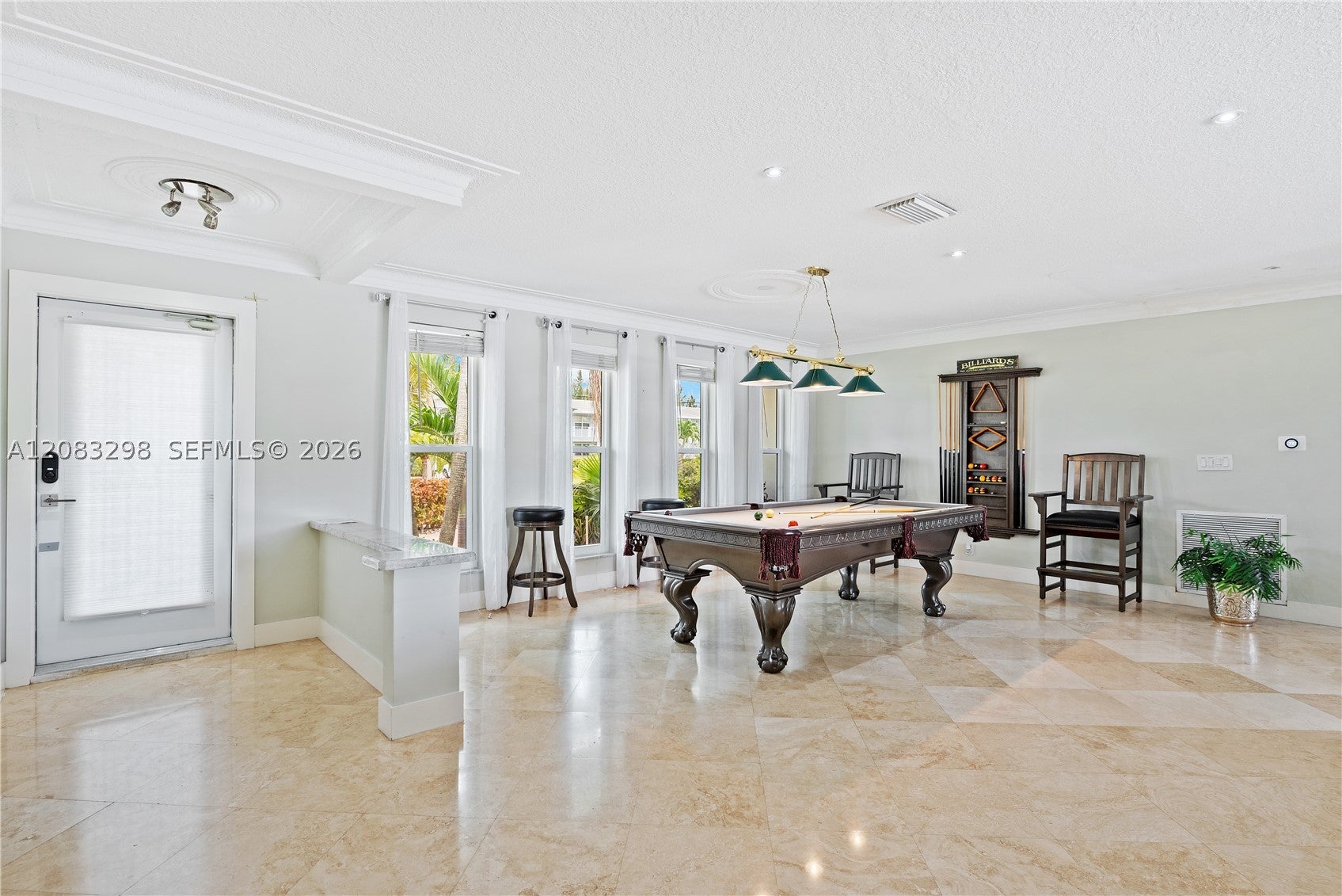 649 Layne Blvd