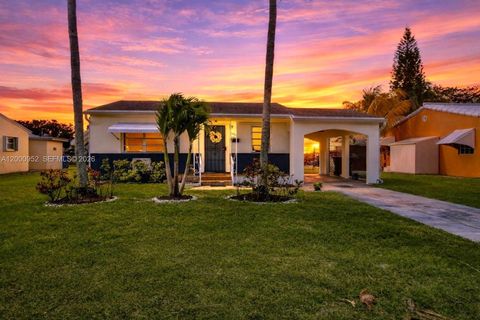 Photo of 2820 Fletcher St, Hollywood, FL 33020 (MLS # A12000952)