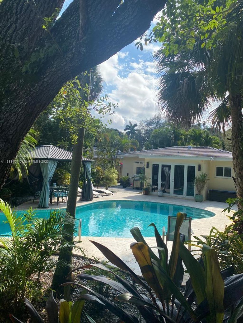 Photo of 505 SW 12th Ct, Fort Lauderdale, FL 33315 (MLS # A11383105)