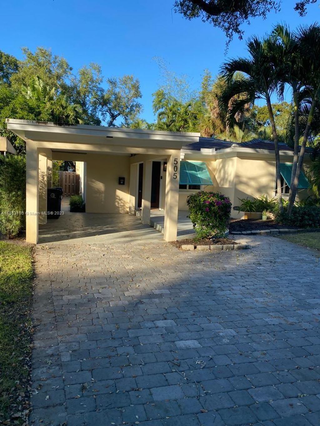 Photo of 505 SW 12th Ct, Fort Lauderdale, FL 33315 (MLS # A11383105)
