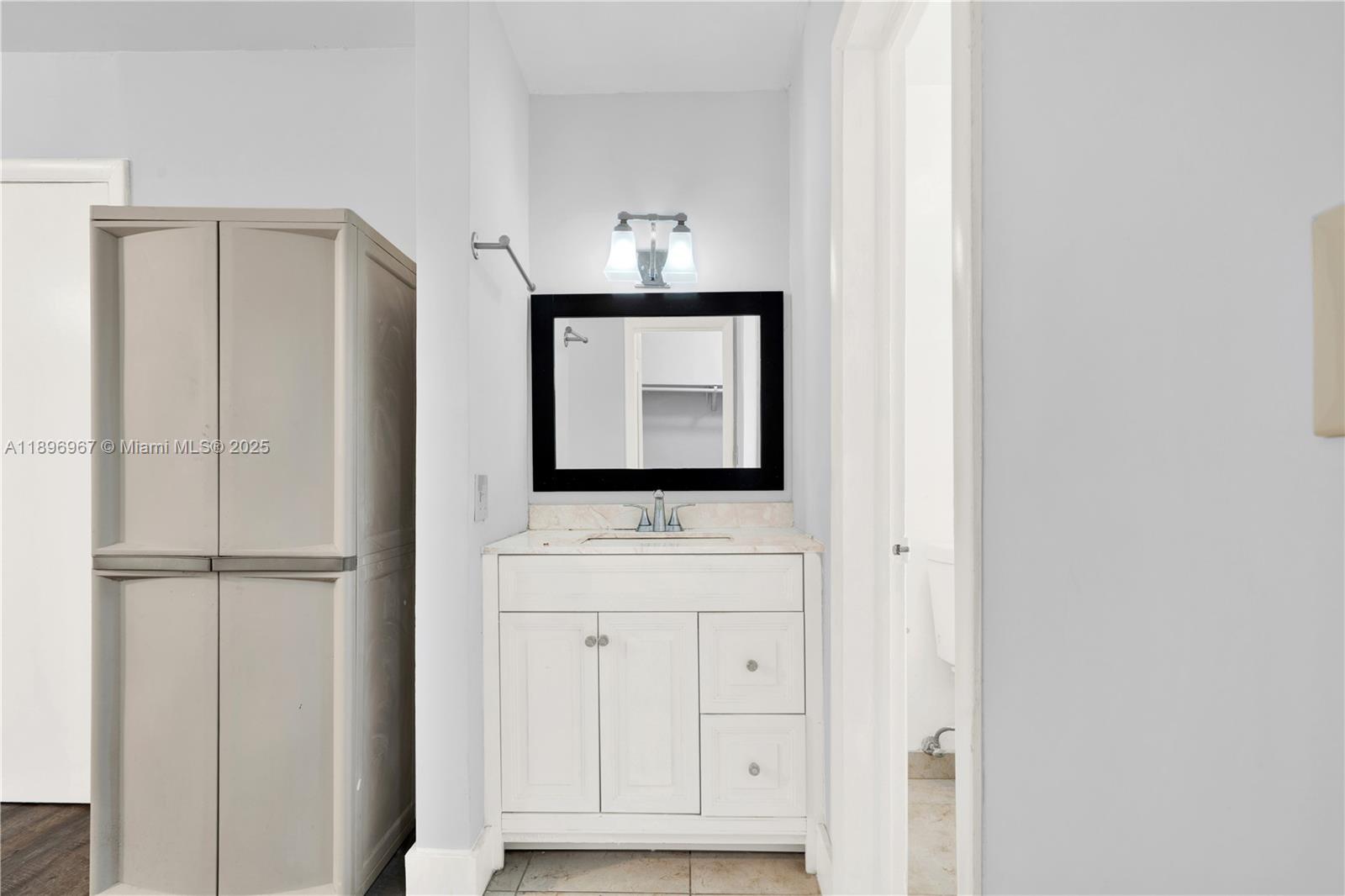 SAGA VIEW - Residential Lease