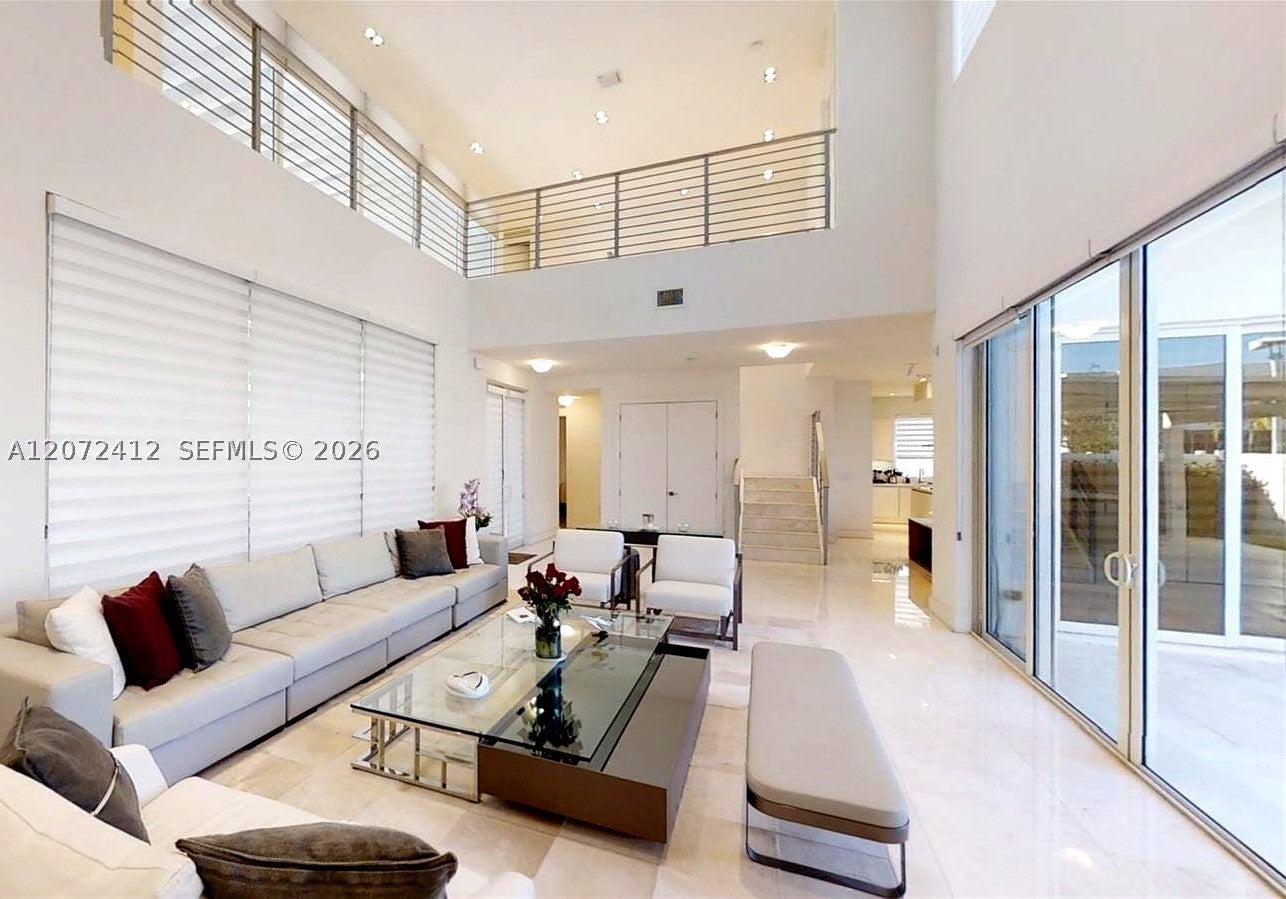 10229 NW 74th Ter