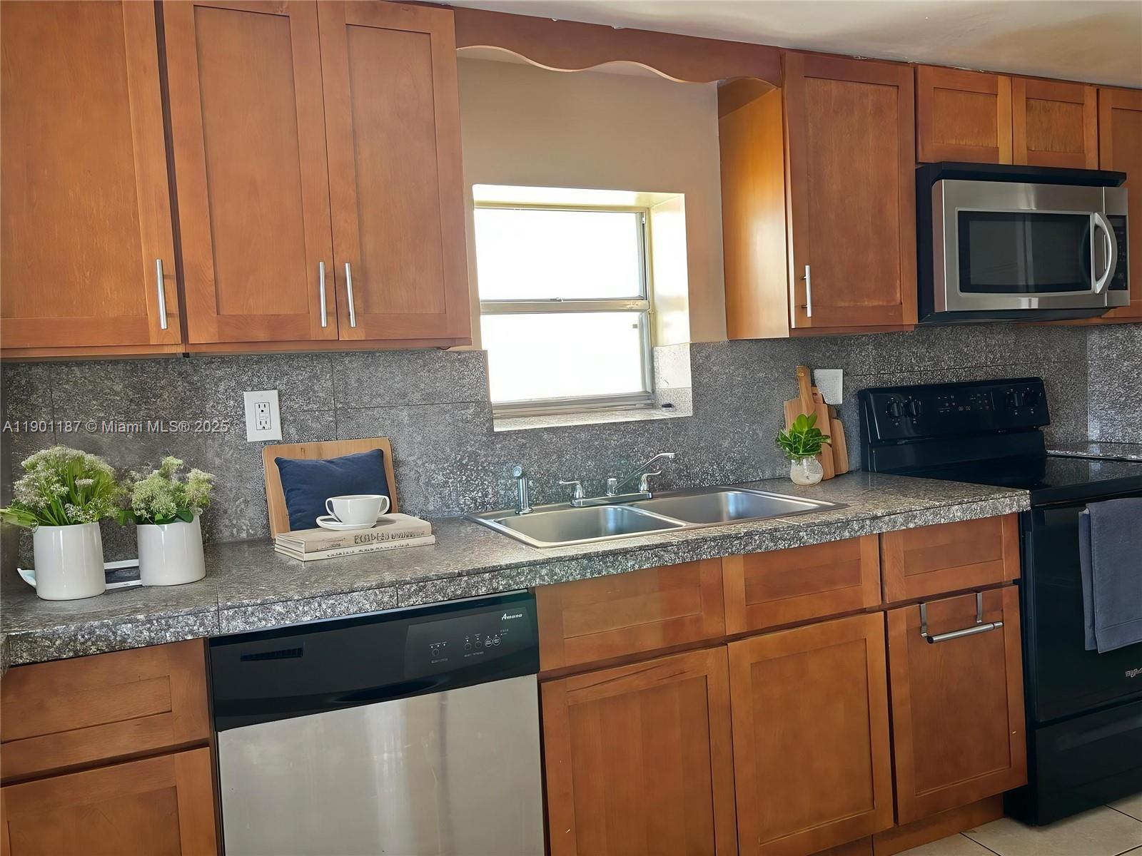 BRENTWOOD WEST TOWNHOUSES - Residential Lease