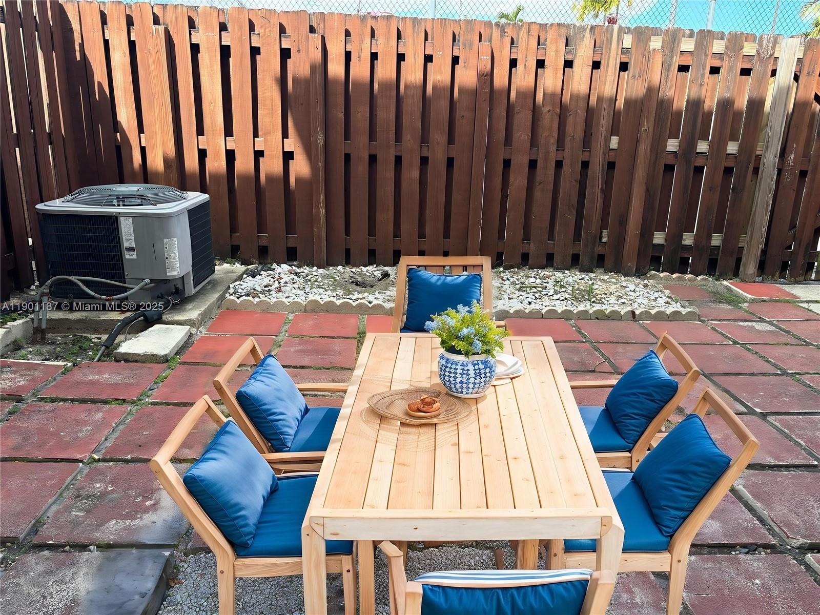 BRENTWOOD WEST TOWNHOUSES - Residential Lease