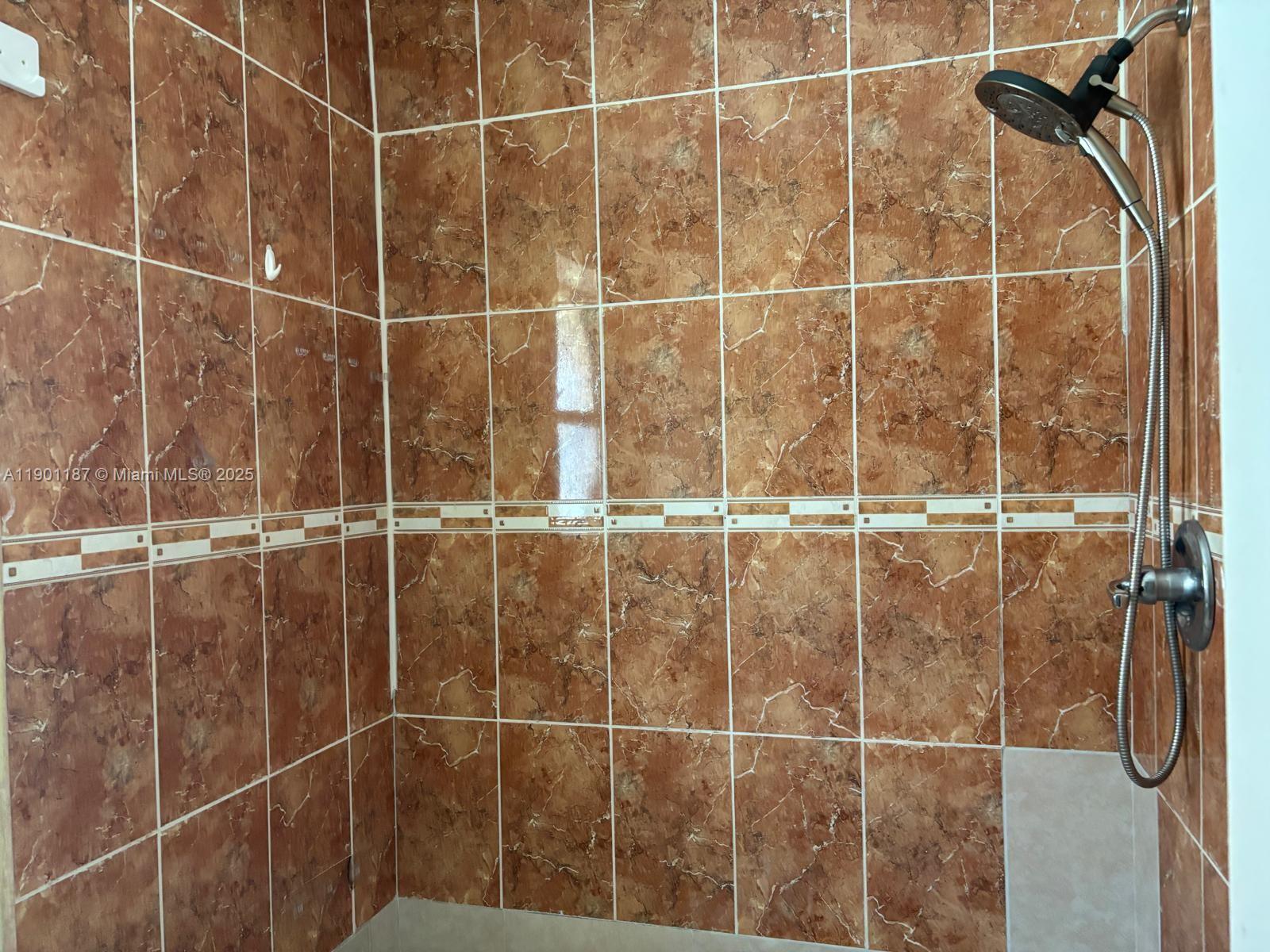 BRENTWOOD WEST TOWNHOUSES - Residential Lease