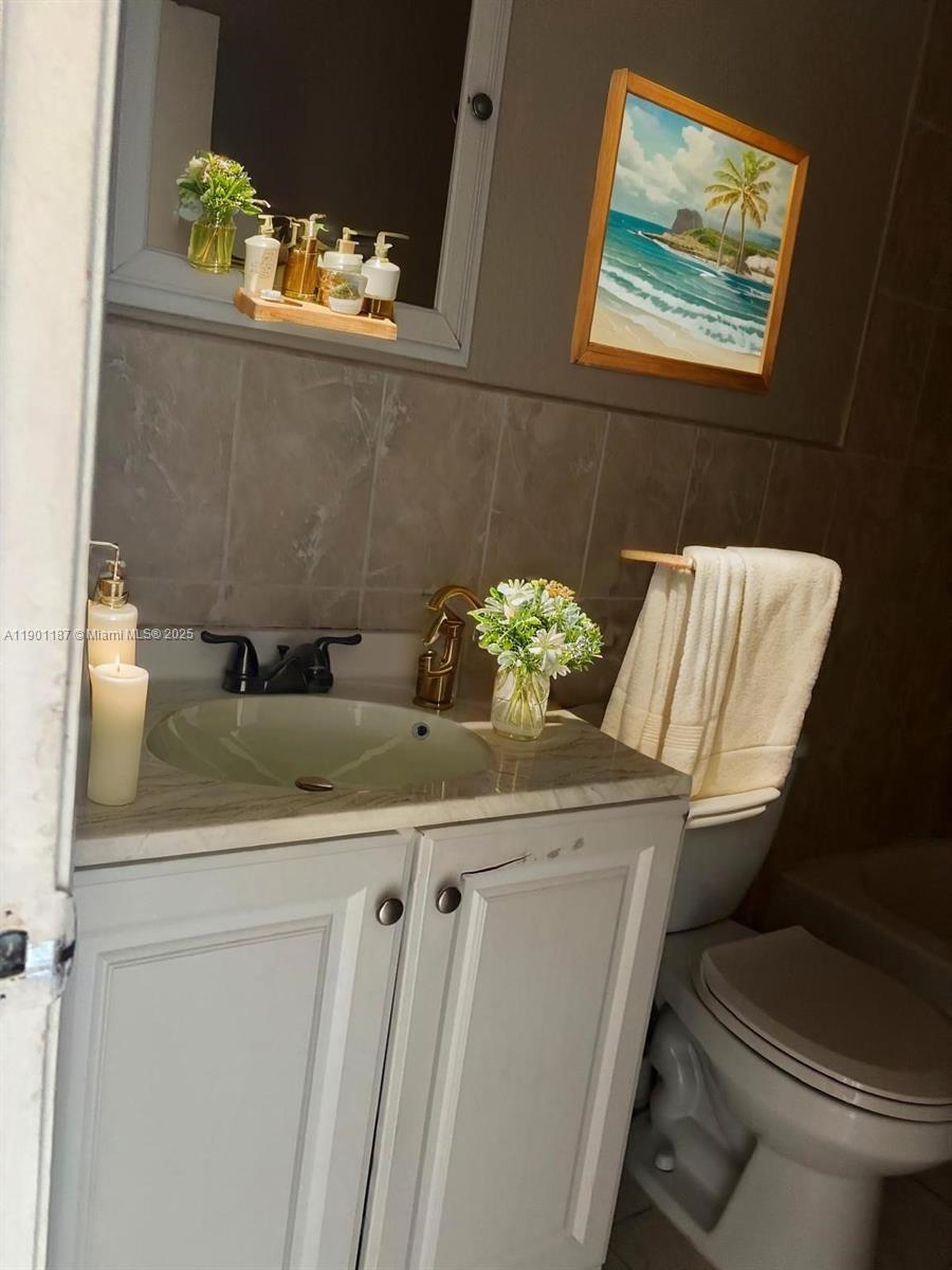 BRENTWOOD WEST TOWNHOUSES - Residential Lease