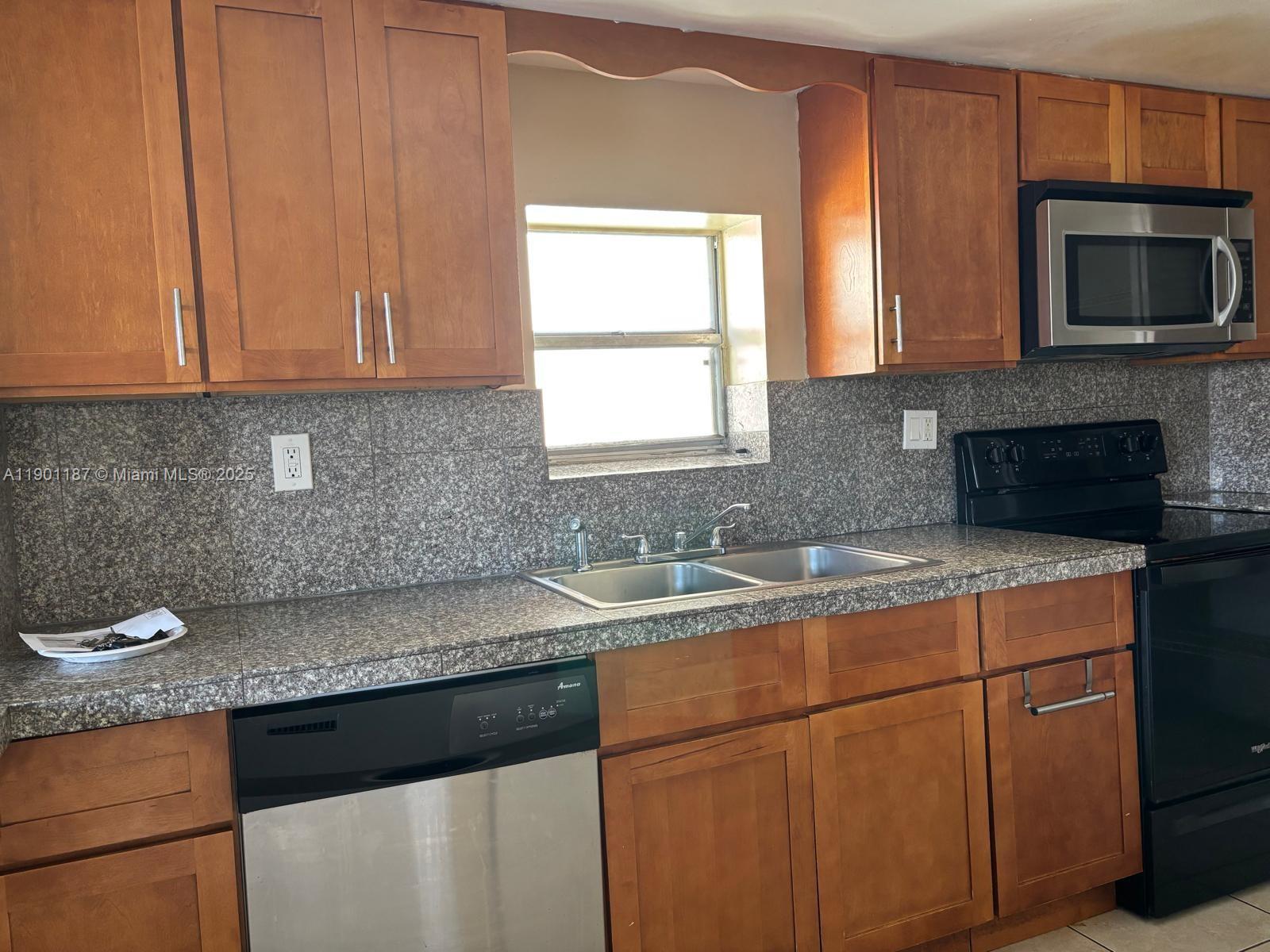 BRENTWOOD WEST TOWNHOUSES - Residential Lease