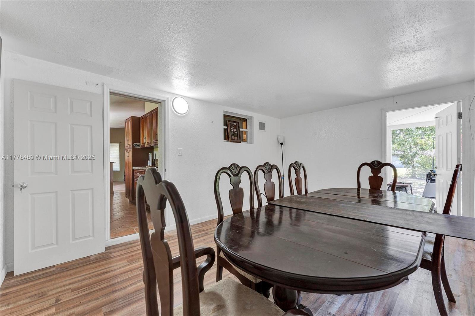 LAUDERDALE LITTLE RANCHES - Residential