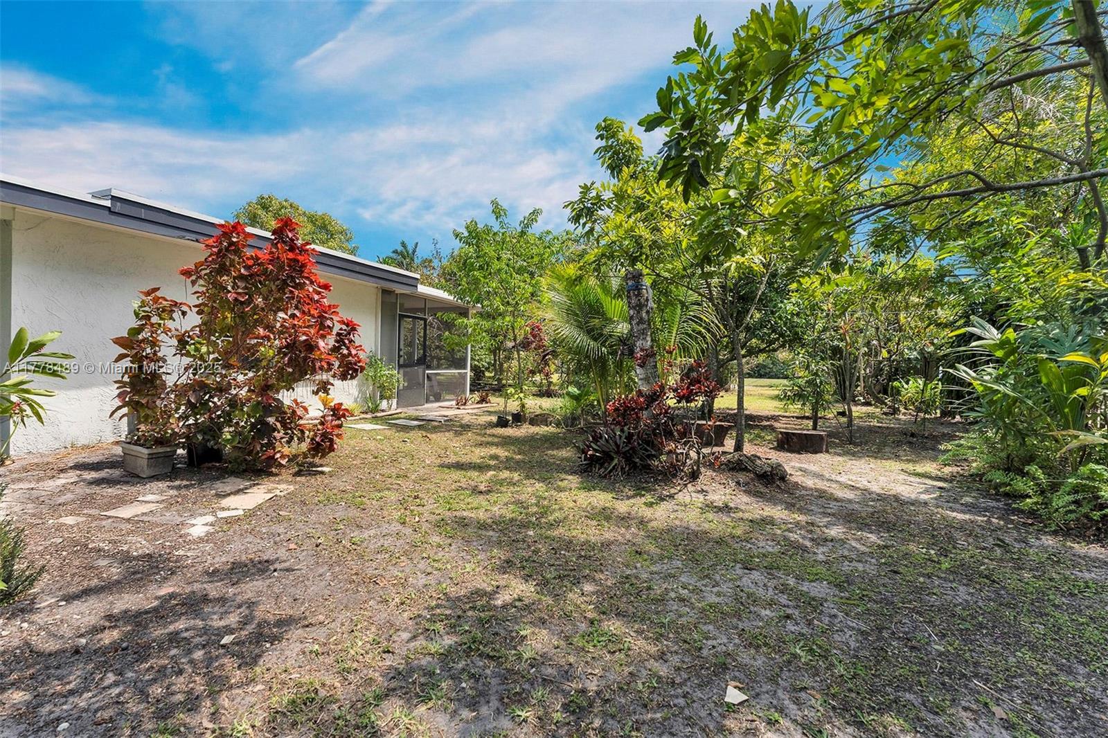 LAUDERDALE LITTLE RANCHES - Residential