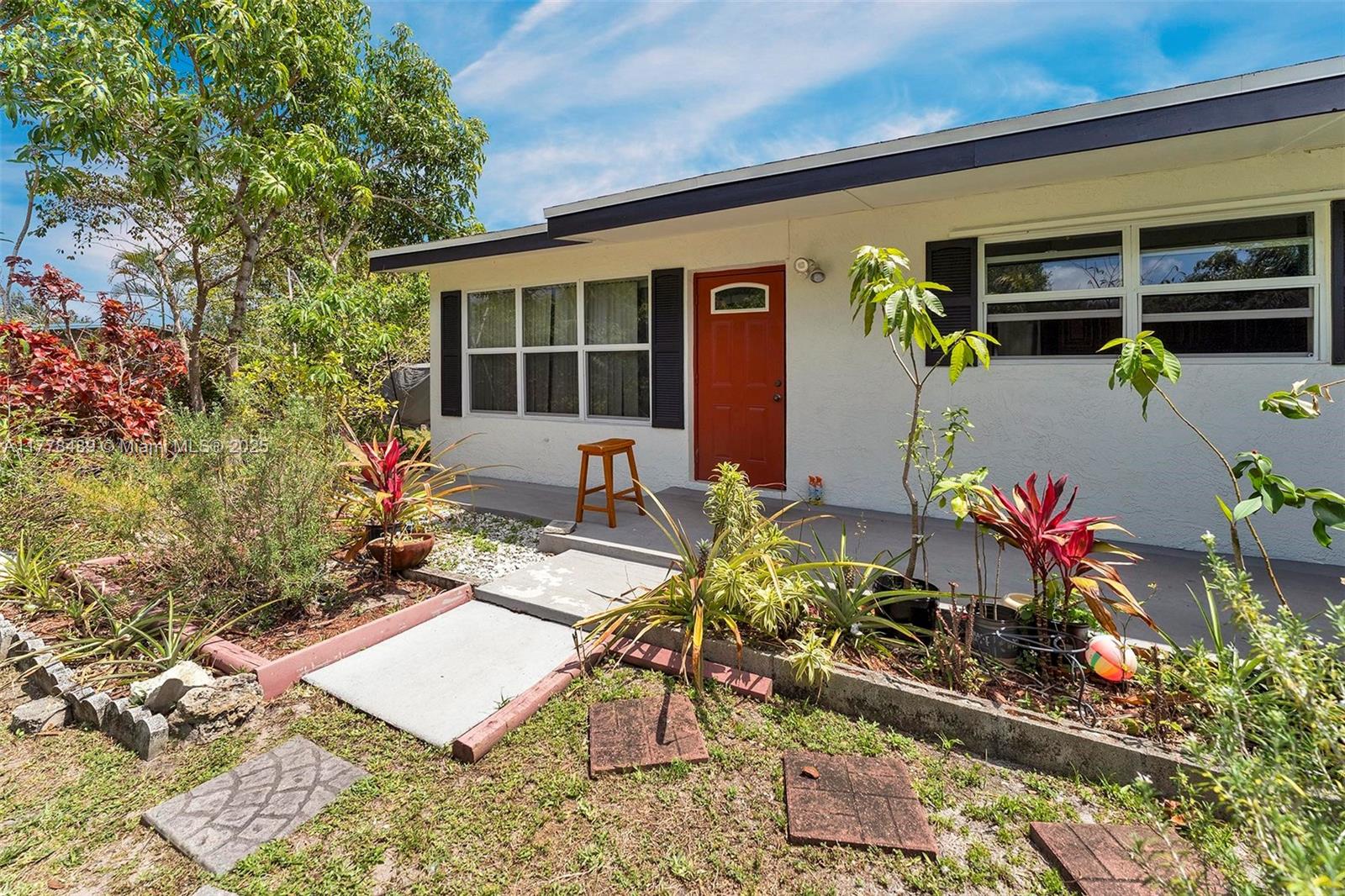 LAUDERDALE LITTLE RANCHES - Residential