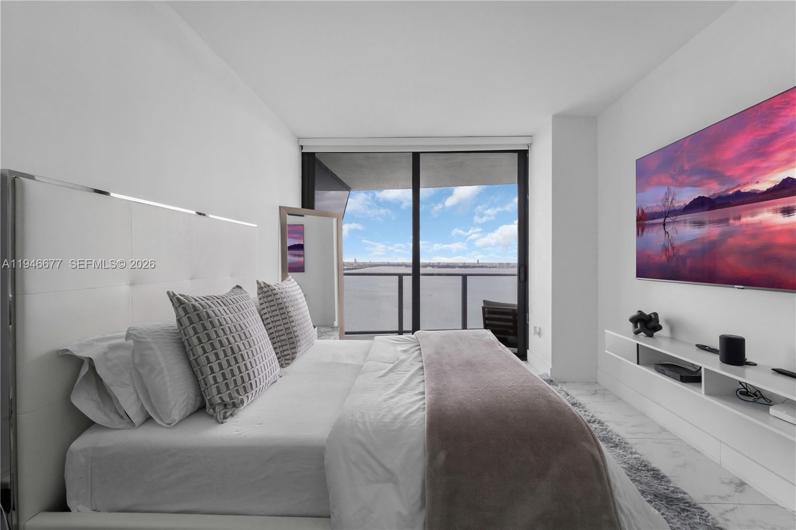 ICON BAY CONDO - Residential