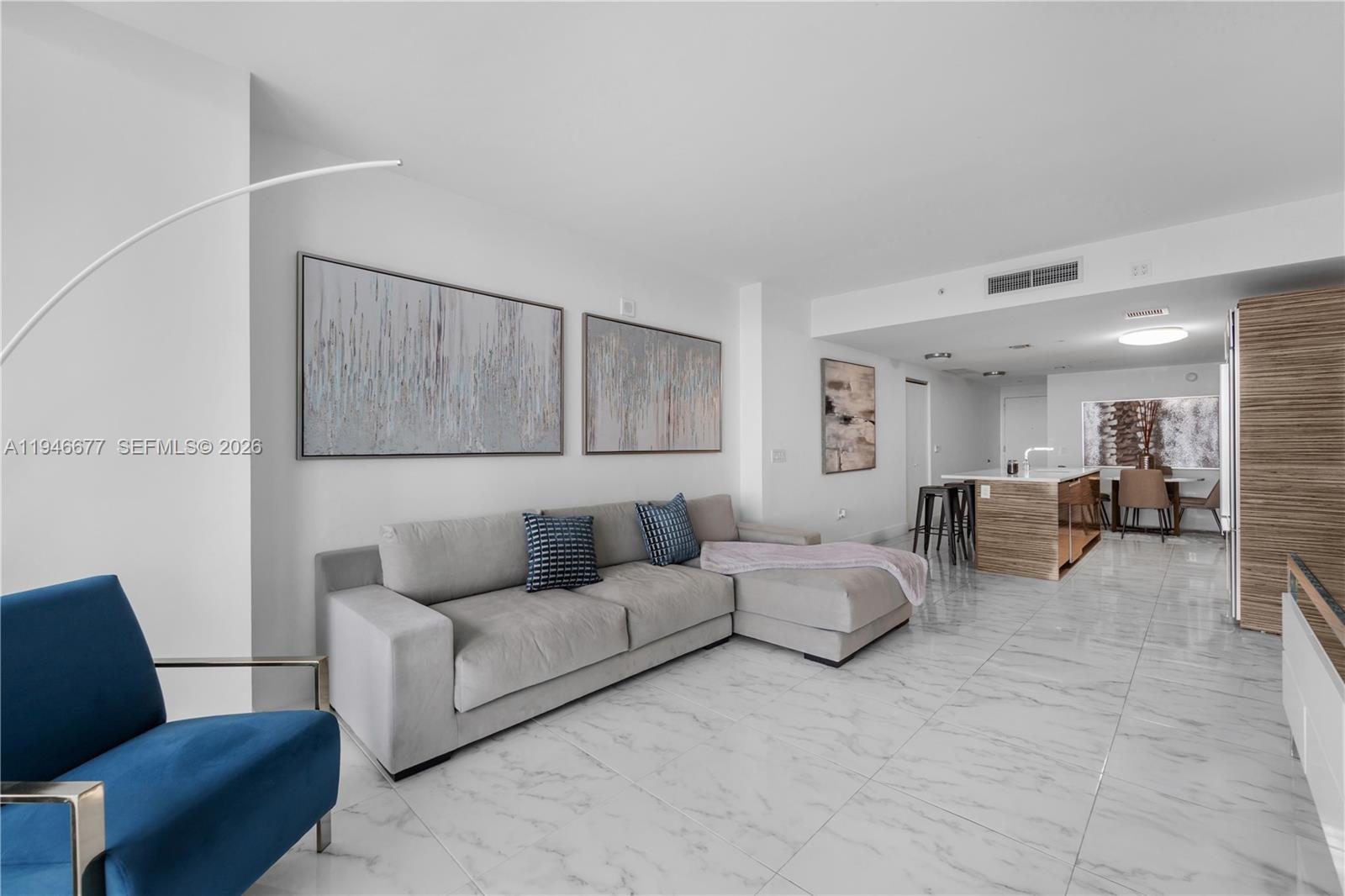 ICON BAY CONDO - Residential