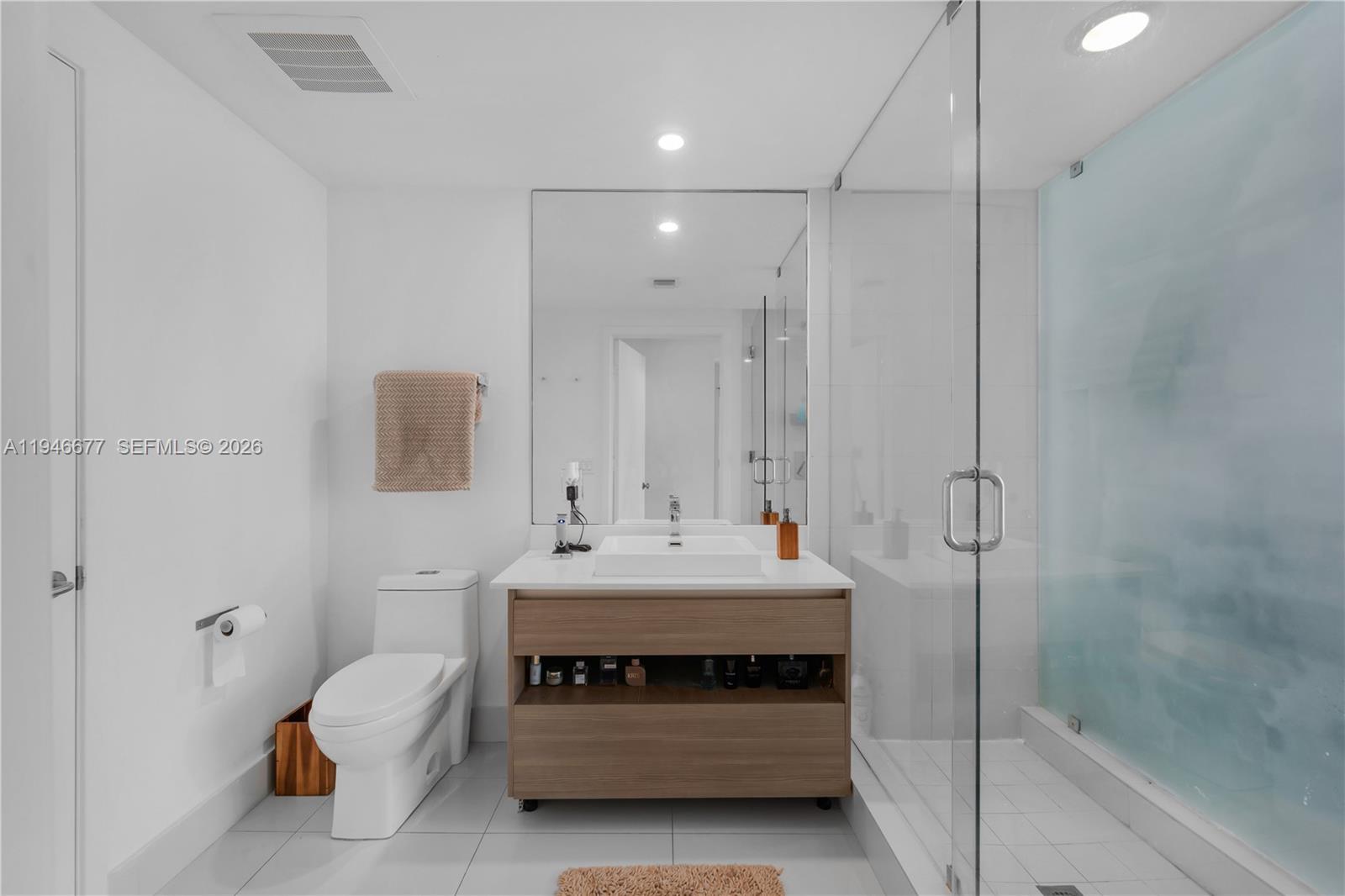 ICON BAY CONDO - Residential