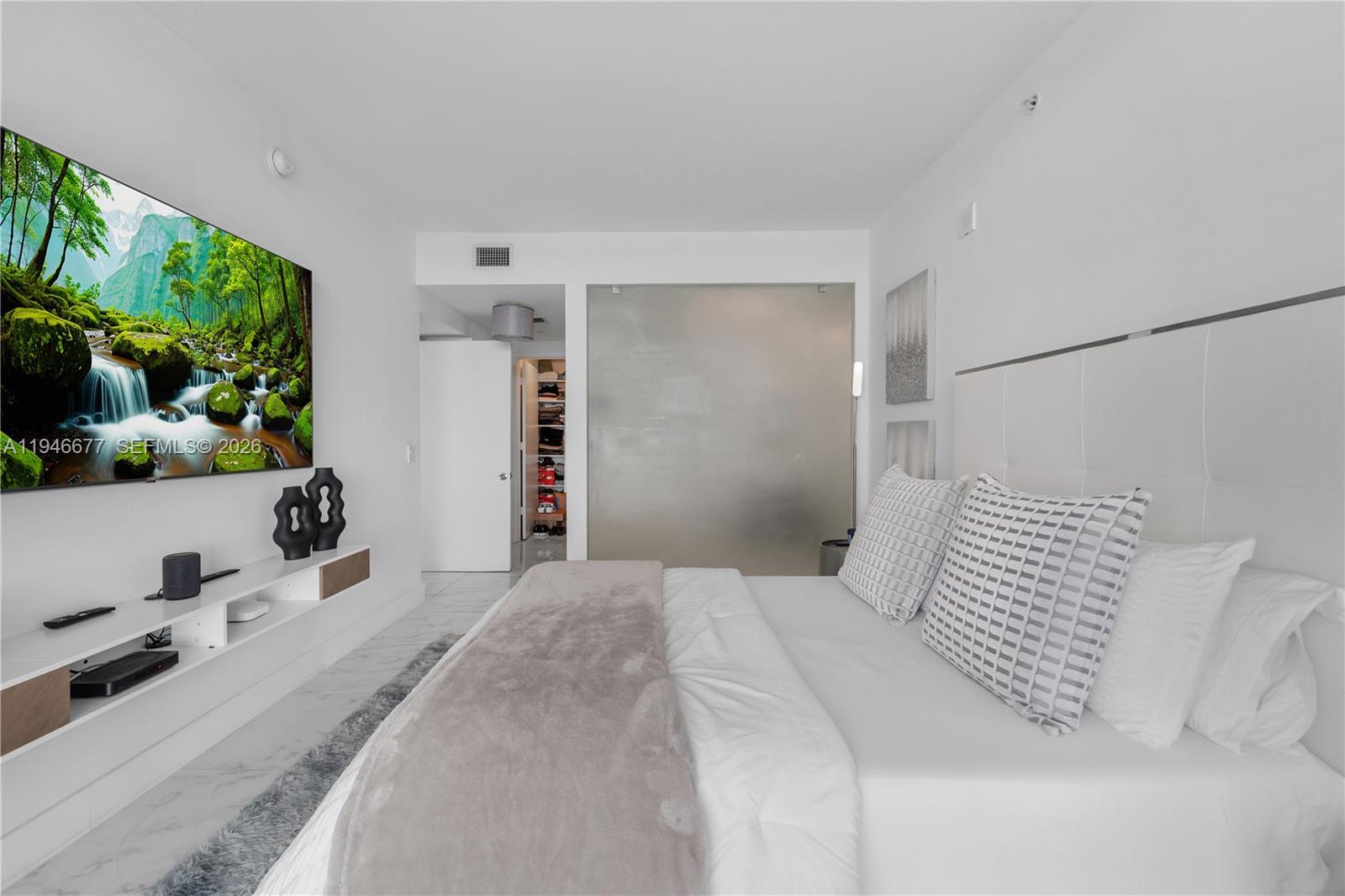 ICON BAY CONDO - Residential