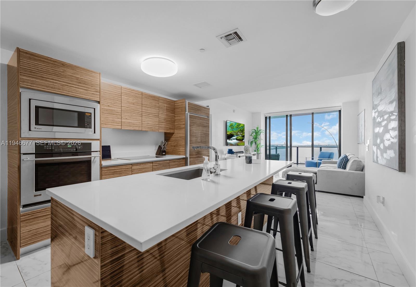 ICON BAY CONDO - Residential