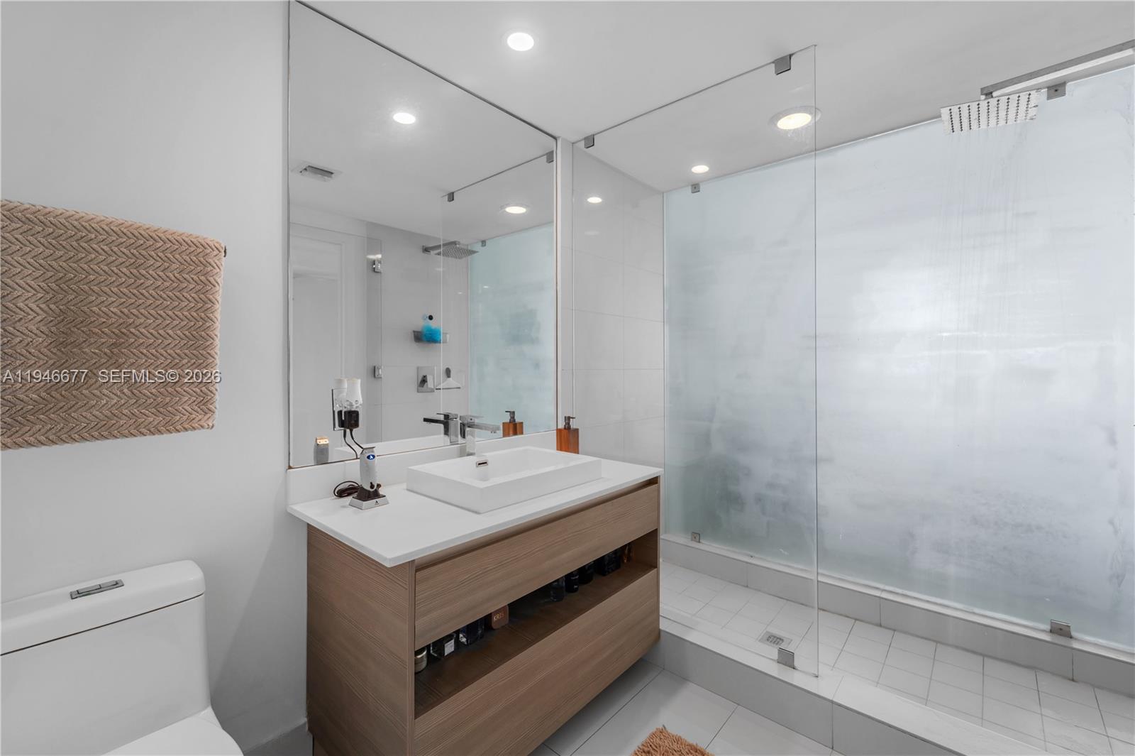 ICON BAY CONDO - Residential