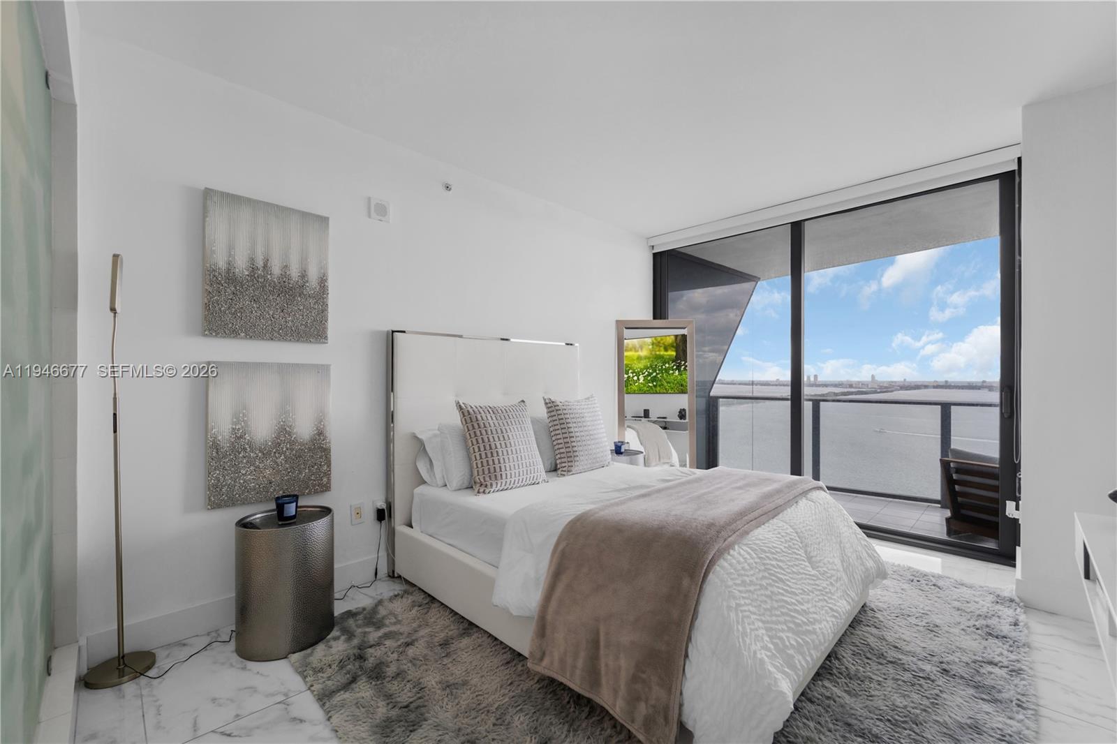 ICON BAY CONDO - Residential