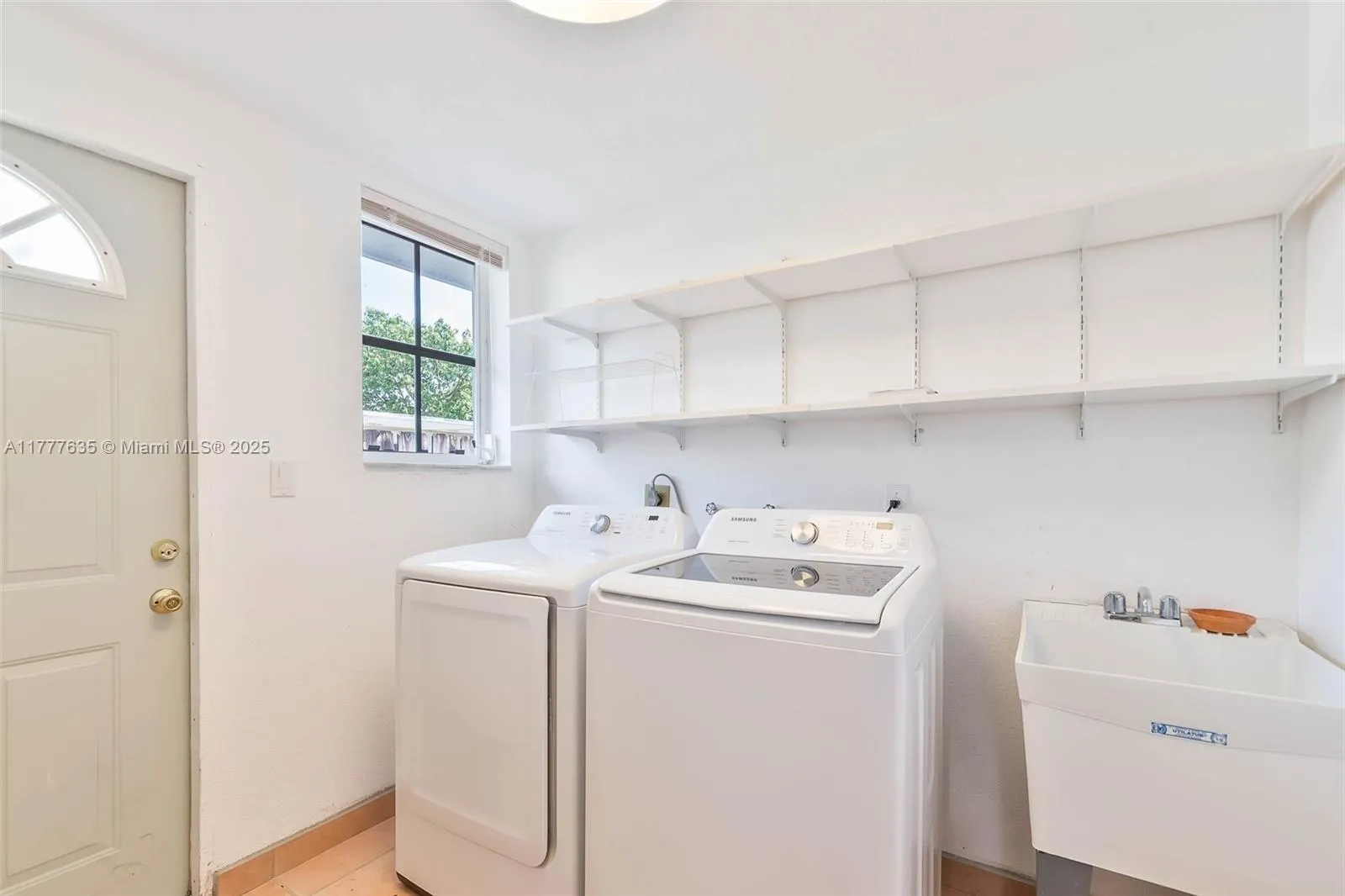 Palmetto Bay, Florida 33158, United States, 4 Bedrooms Bedrooms, ,3 BathroomsBathrooms,Residential,Active,104666