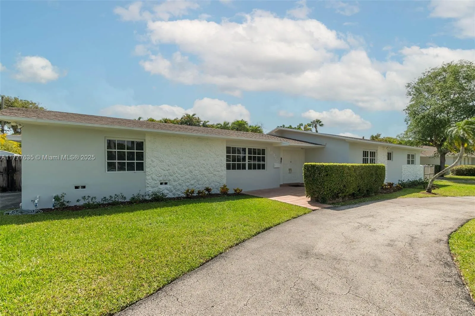 Palmetto Bay, Florida 33158, United States, 4 Bedrooms Bedrooms, ,3 BathroomsBathrooms,Residential,Active,104666