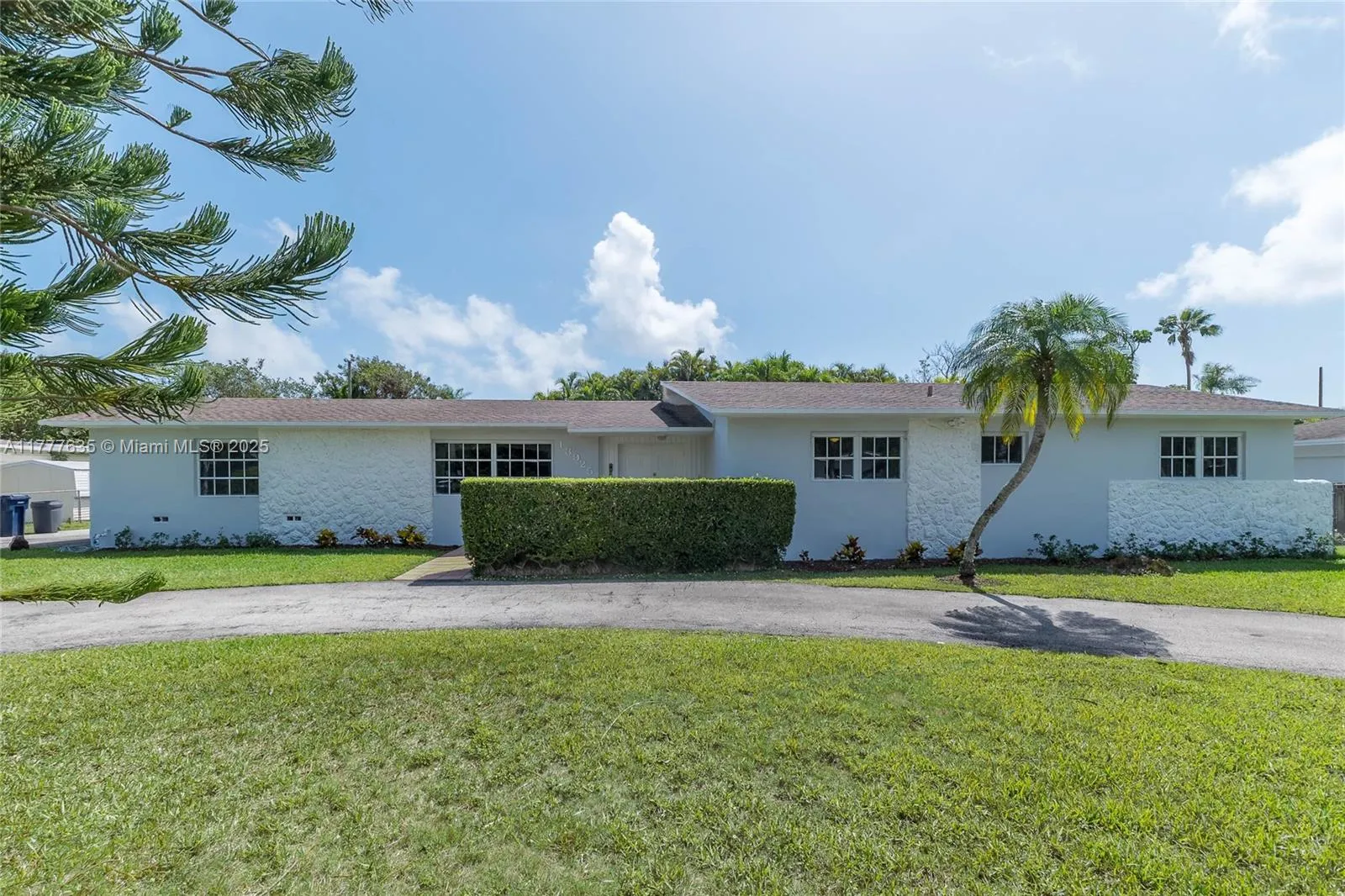 Palmetto Bay, Florida 33158, United States, 4 Bedrooms Bedrooms, ,3 BathroomsBathrooms,Residential,Active,104666