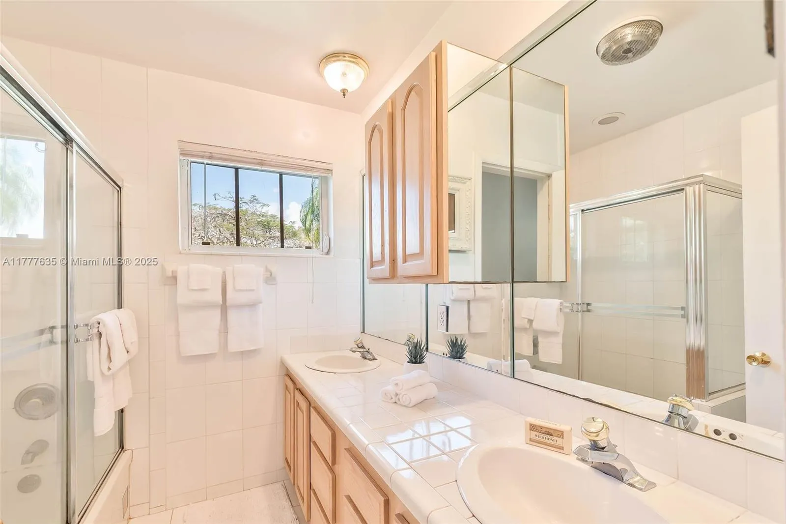 Palmetto Bay, Florida 33158, United States, 4 Bedrooms Bedrooms, ,3 BathroomsBathrooms,Residential,Active,104666