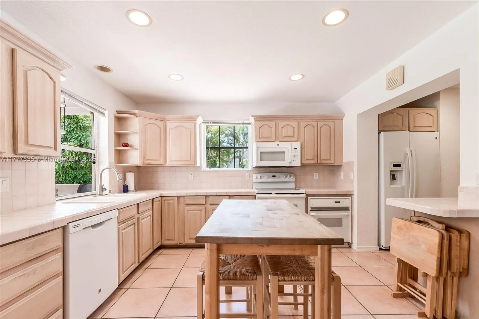 Palmetto Bay, Florida 33158, United States, 4 Bedrooms Bedrooms, ,3 BathroomsBathrooms,Residential,Active,104666