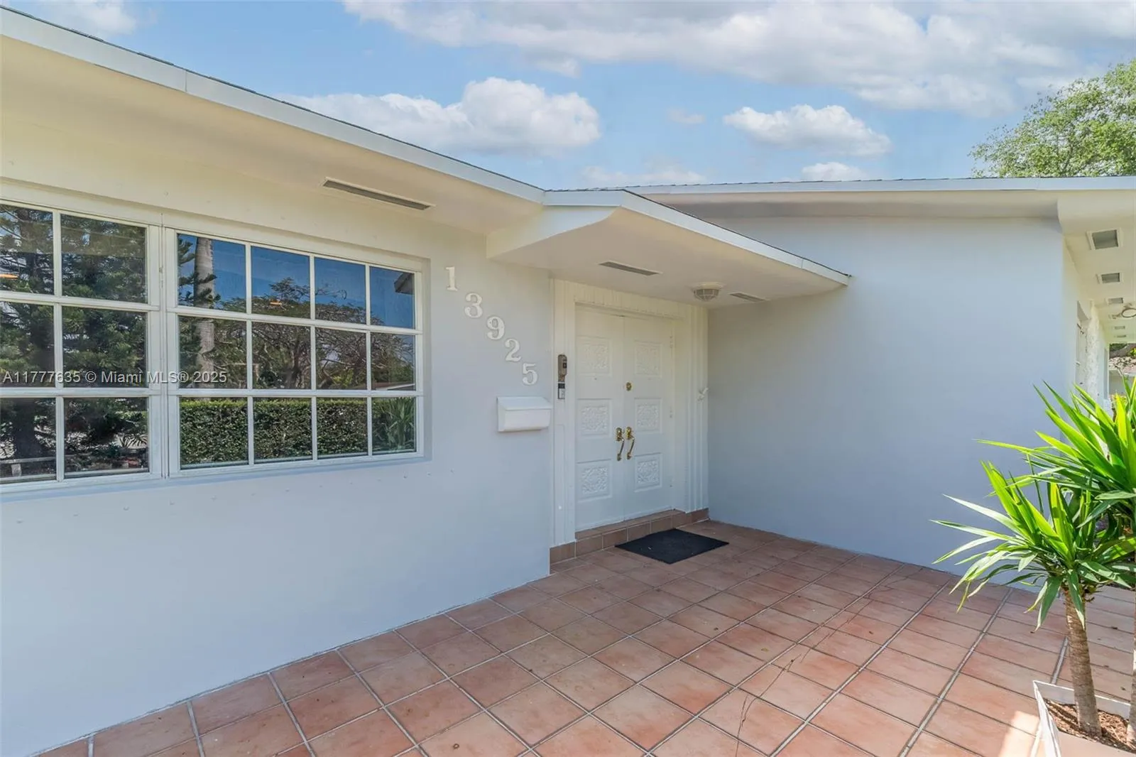 Palmetto Bay, Florida 33158, United States, 4 Bedrooms Bedrooms, ,3 BathroomsBathrooms,Residential,Active,104666