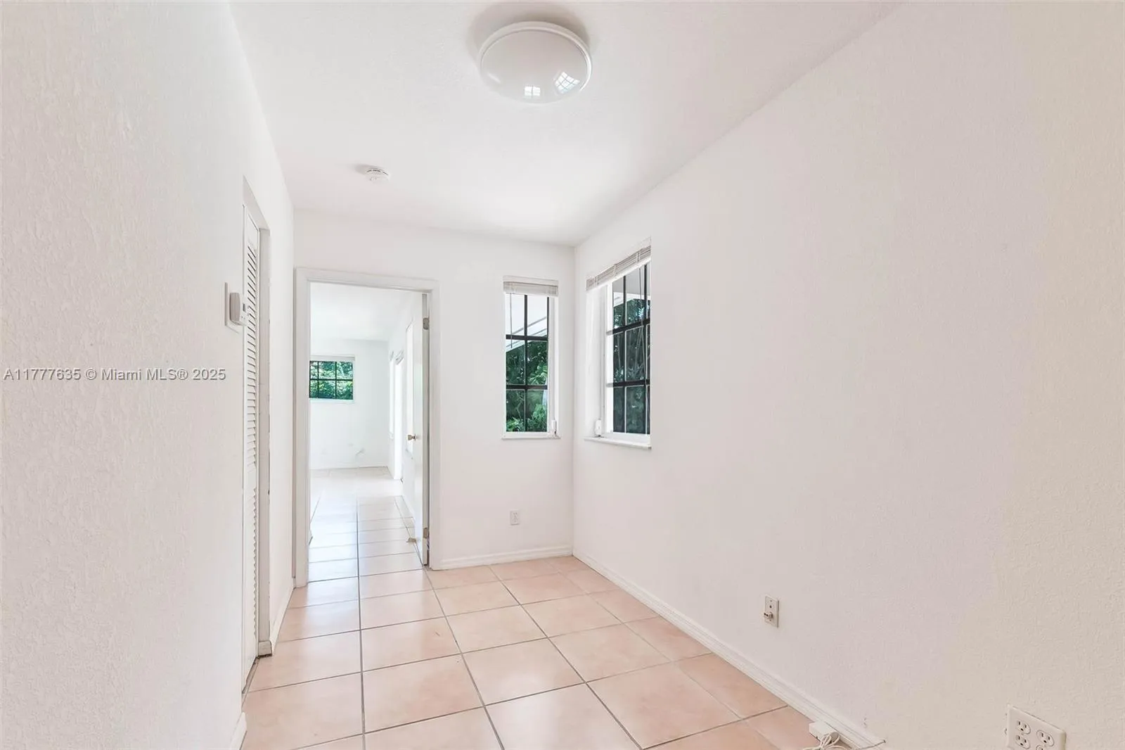 Palmetto Bay, Florida 33158, United States, 4 Bedrooms Bedrooms, ,3 BathroomsBathrooms,Residential,Active,104666