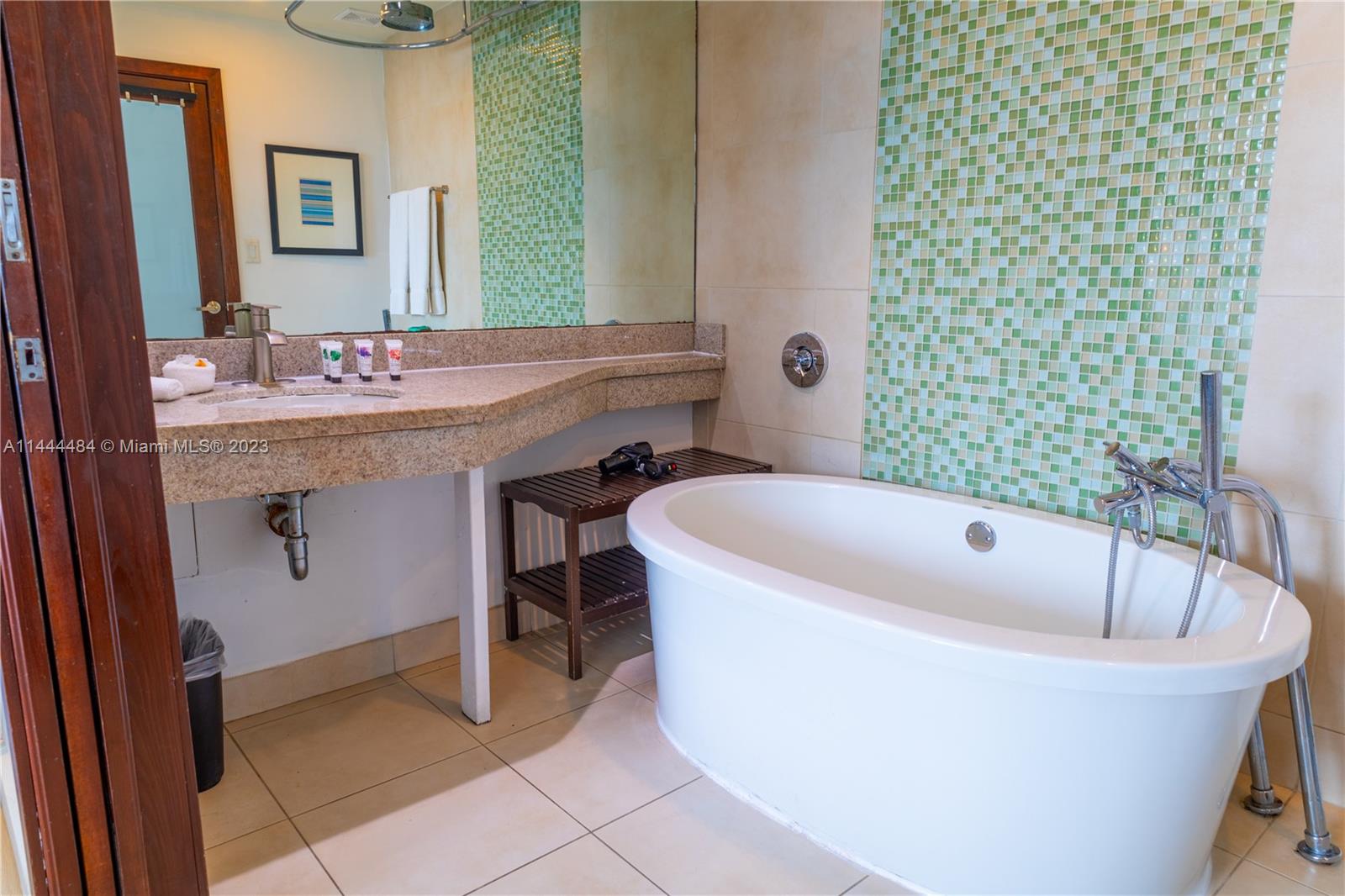 THE STRAND ON OCEAN DRIVE - Residential