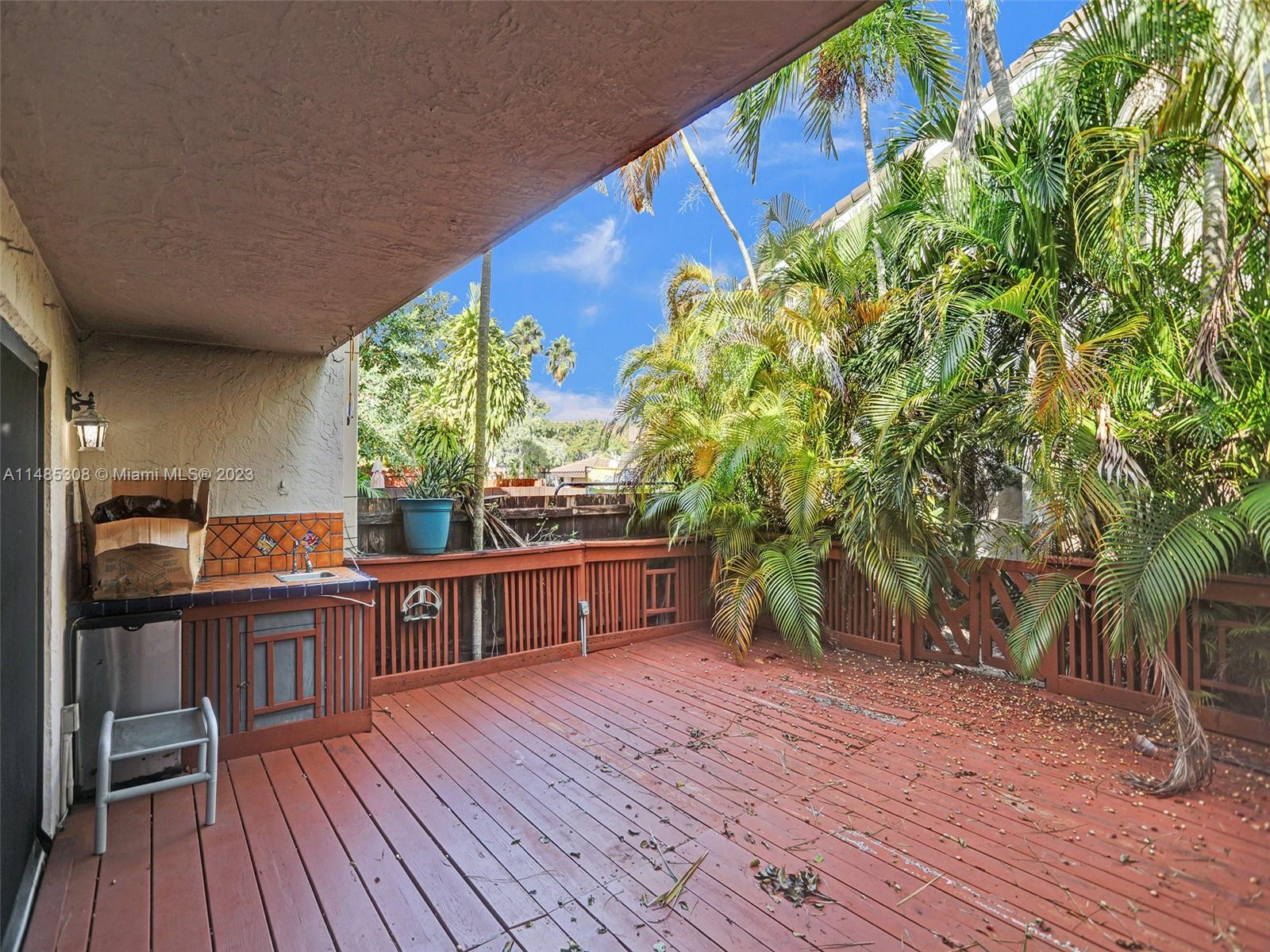 LAKEVIEW TOWNHOUSES CONDO - Residential