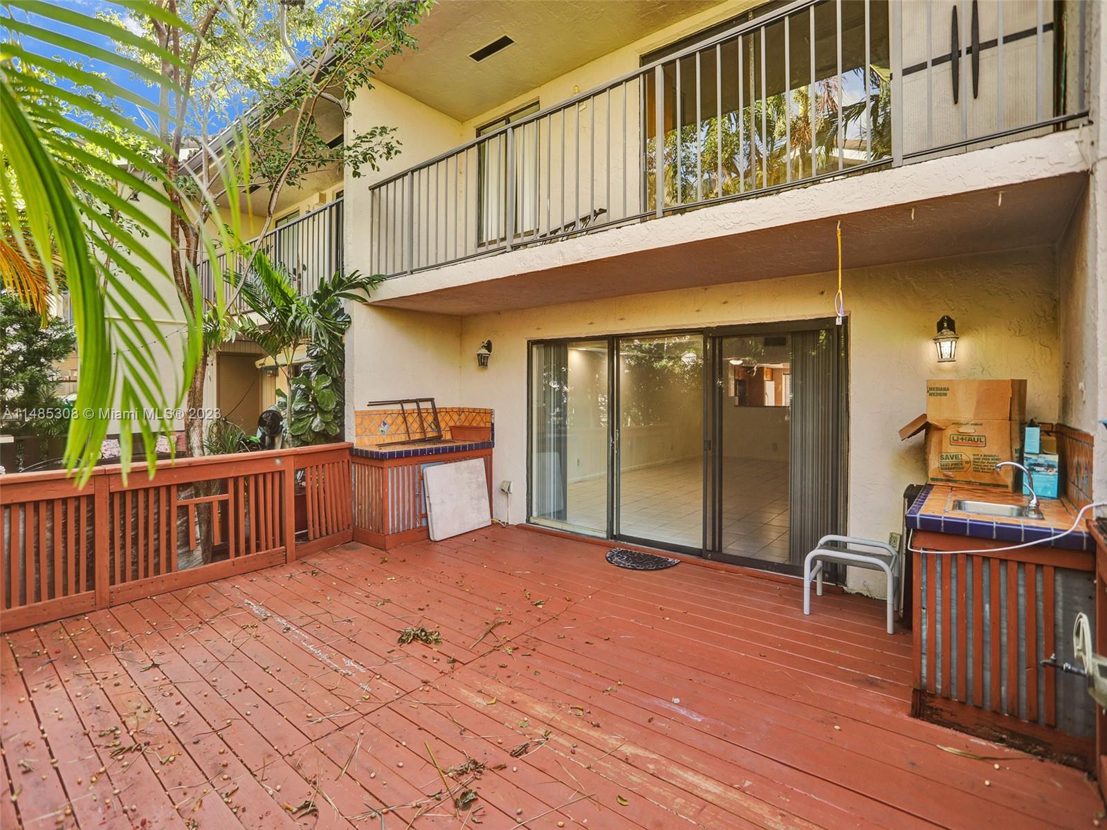 LAKEVIEW TOWNHOUSES CONDO - Residential